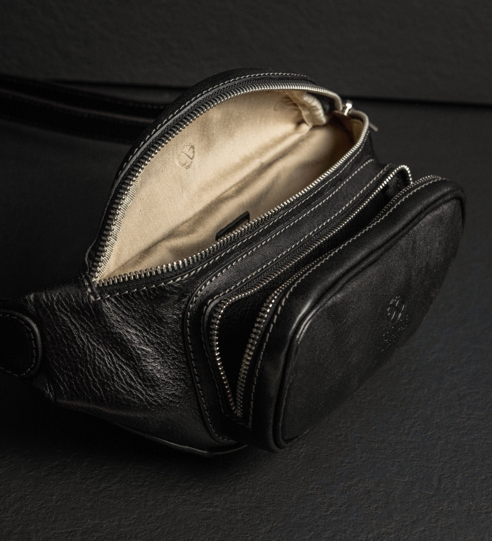 Riñonera/sling bag de cuero para mujer: Independent People