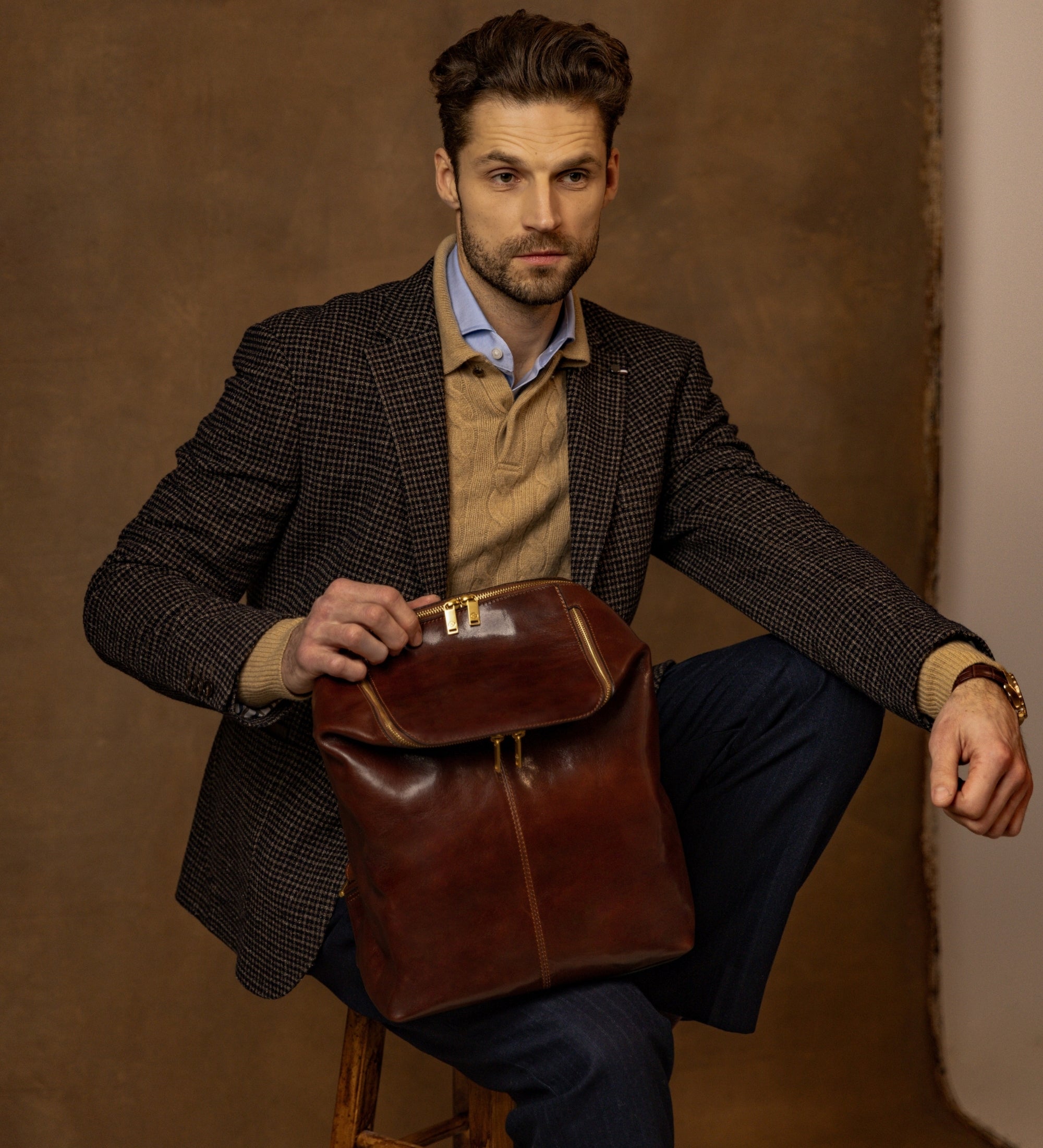 Mochila de cuero: A Bend in the River