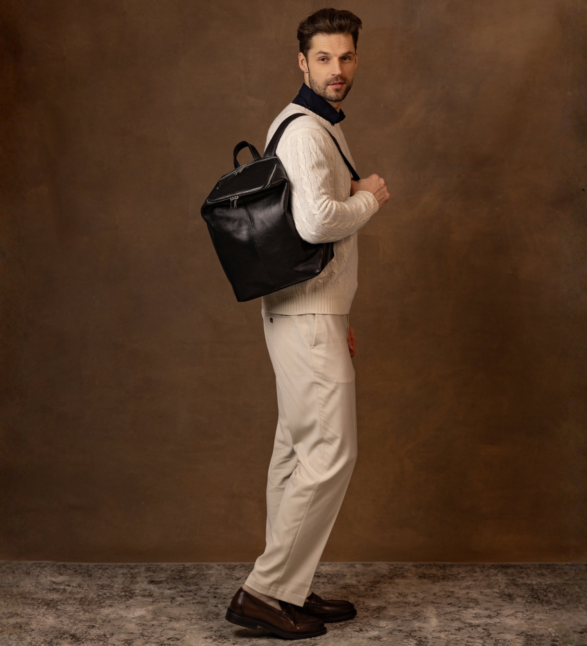 Mochila de cuero: A Bend in the River