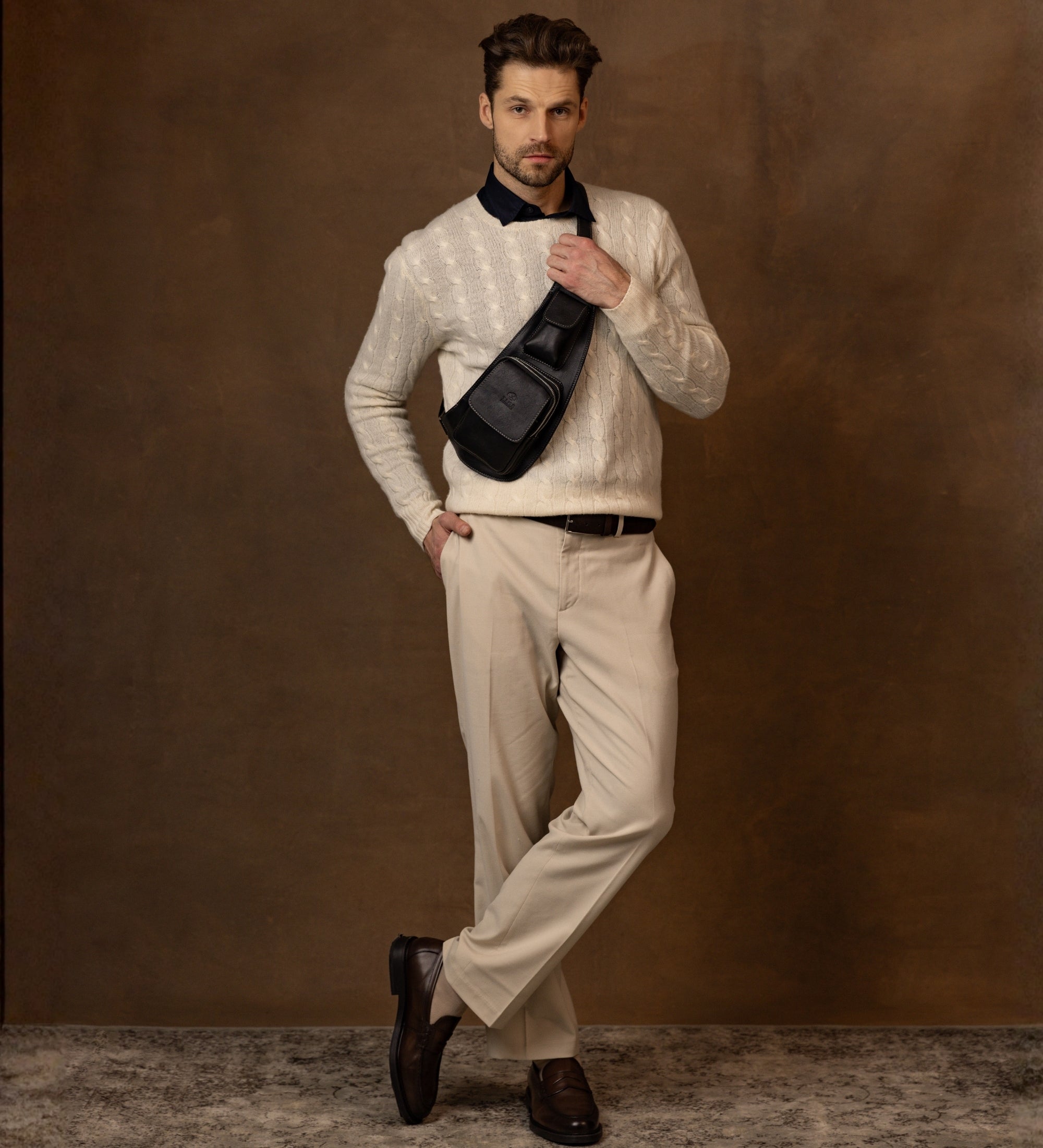 Bolso bandolera/sling bag de cuero: The Monk