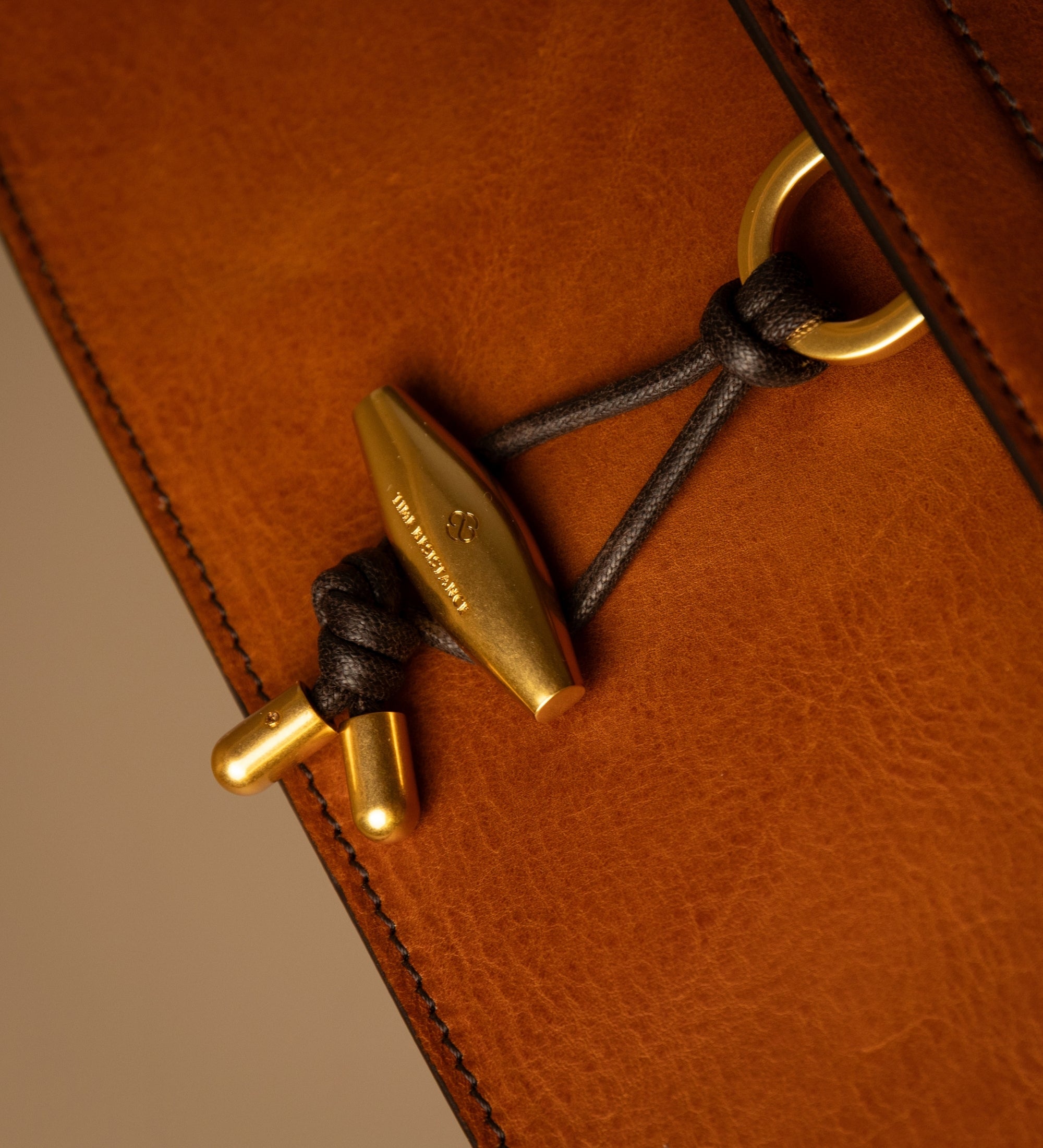 Bolso de cuero con solapa para mujer: Possession