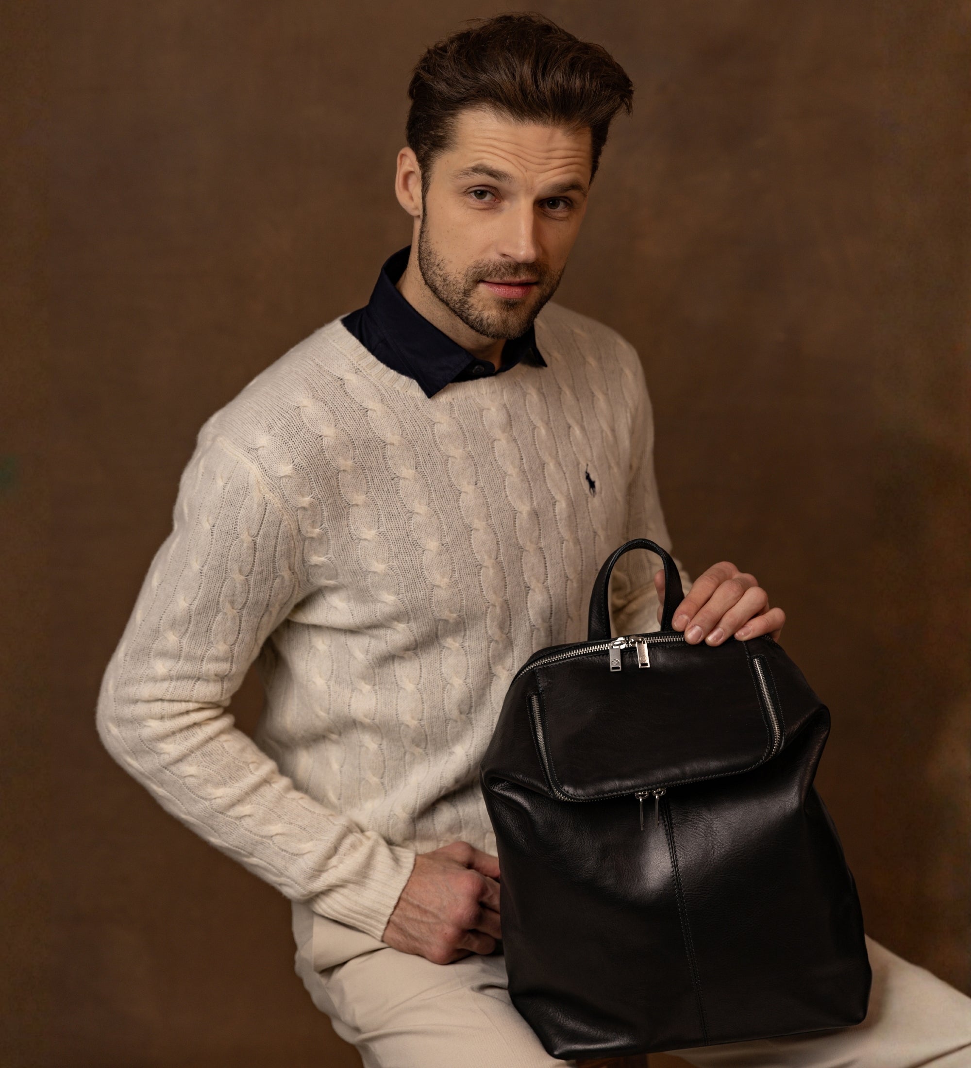 Mochila de cuero: A Bend in the River