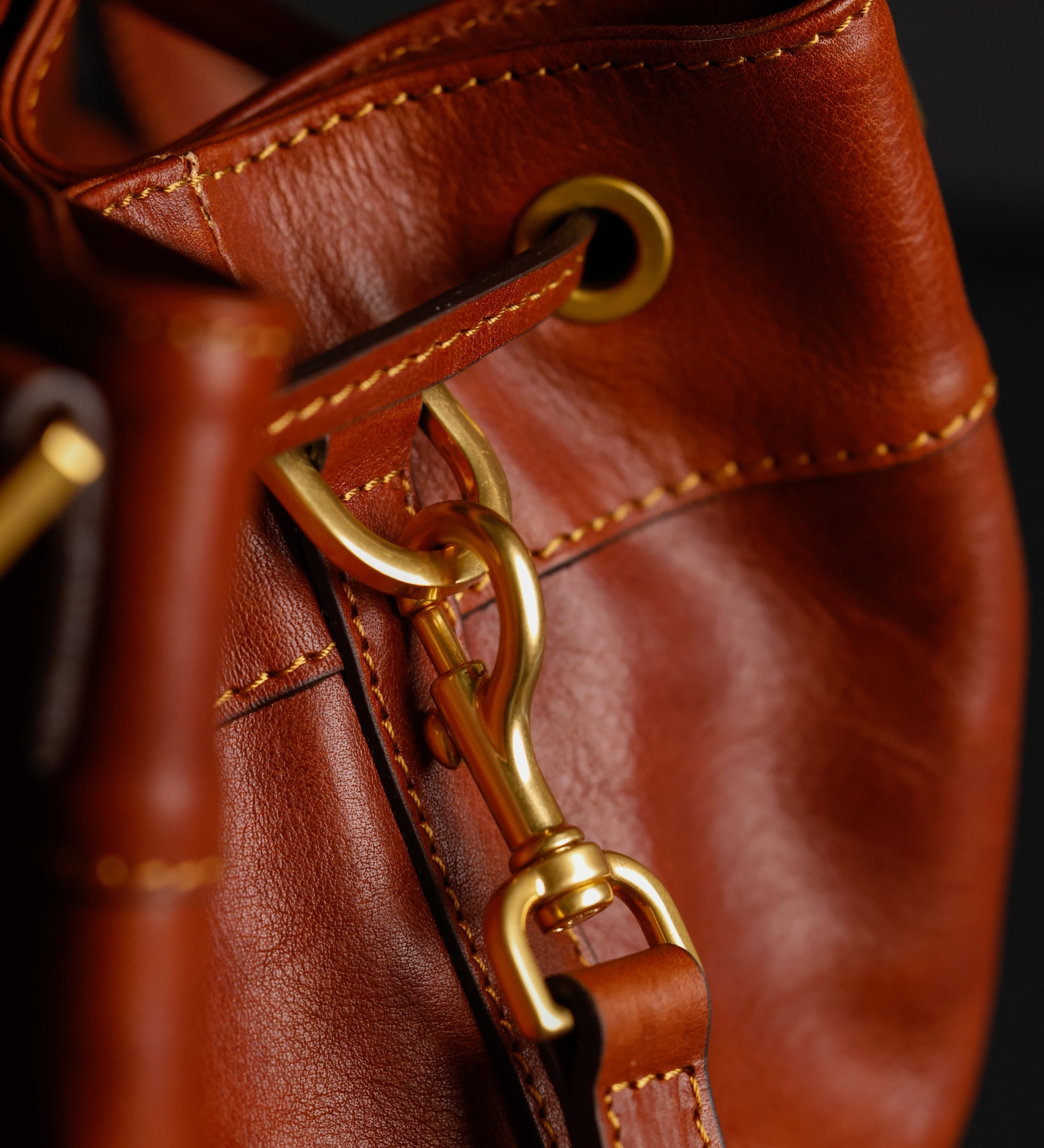 Bolso bucket de cuero para mujer: Light In August