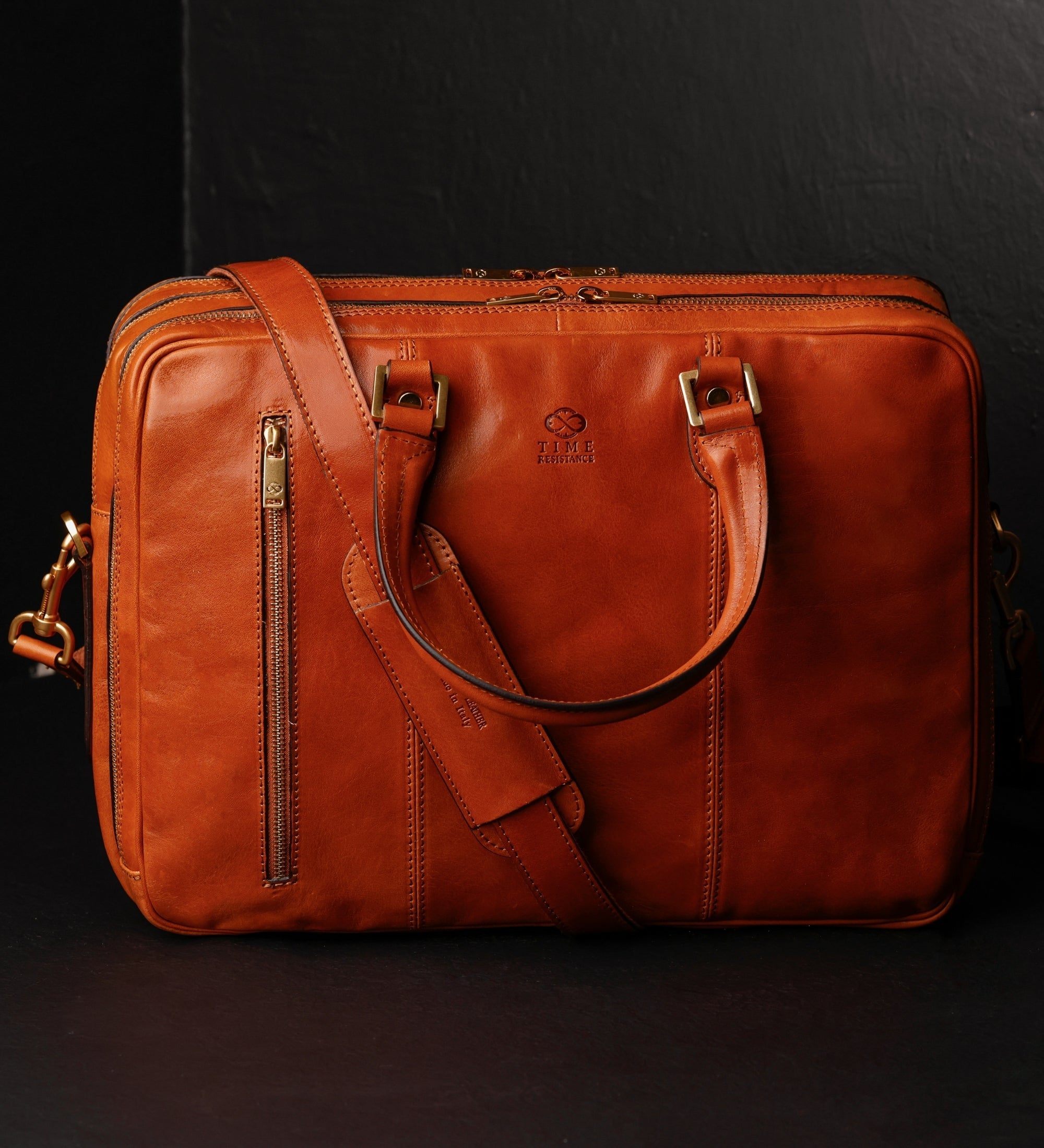 Mochila/bolso convertible de cuero para mujer: A Farewell to Arms