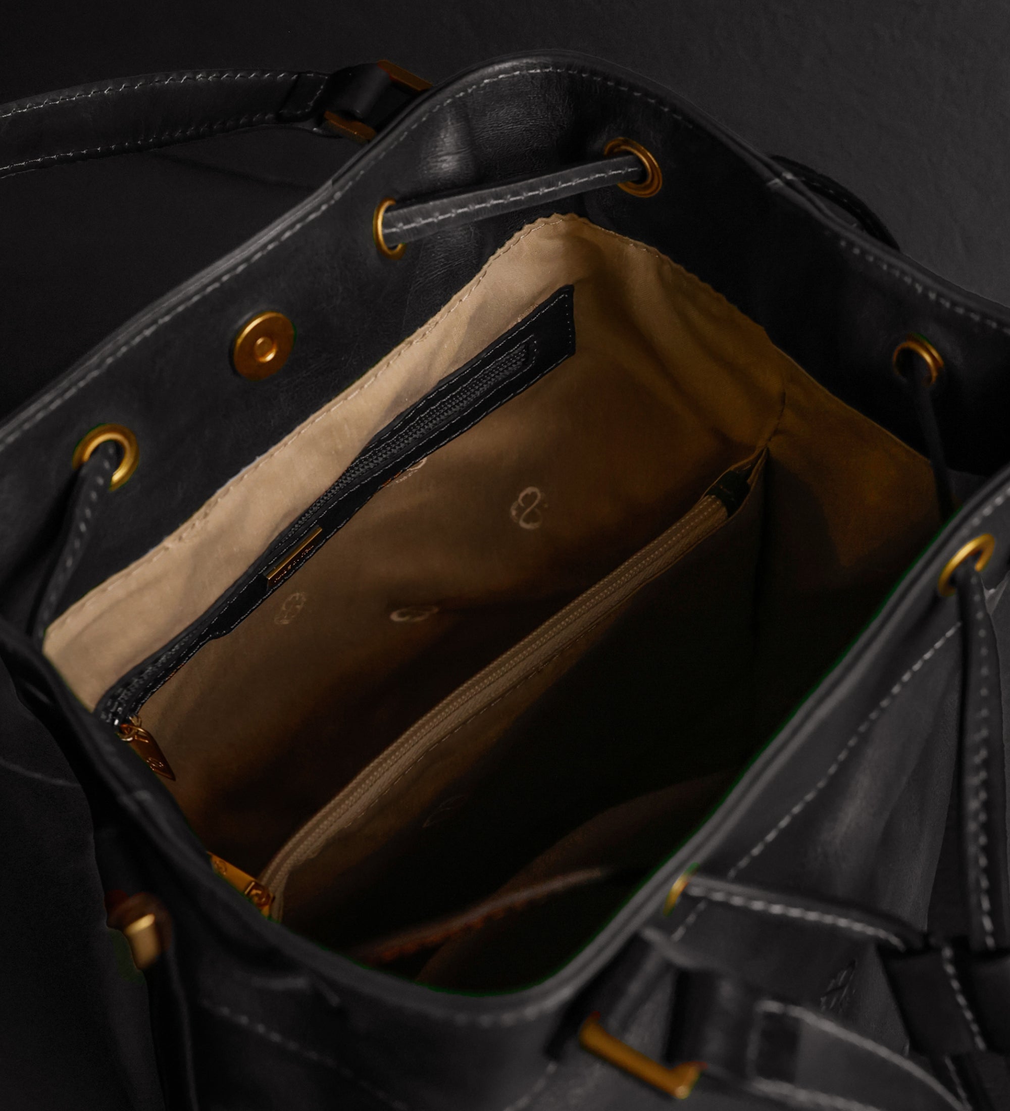 Bolso bucket de cuero para mujer: Light In August