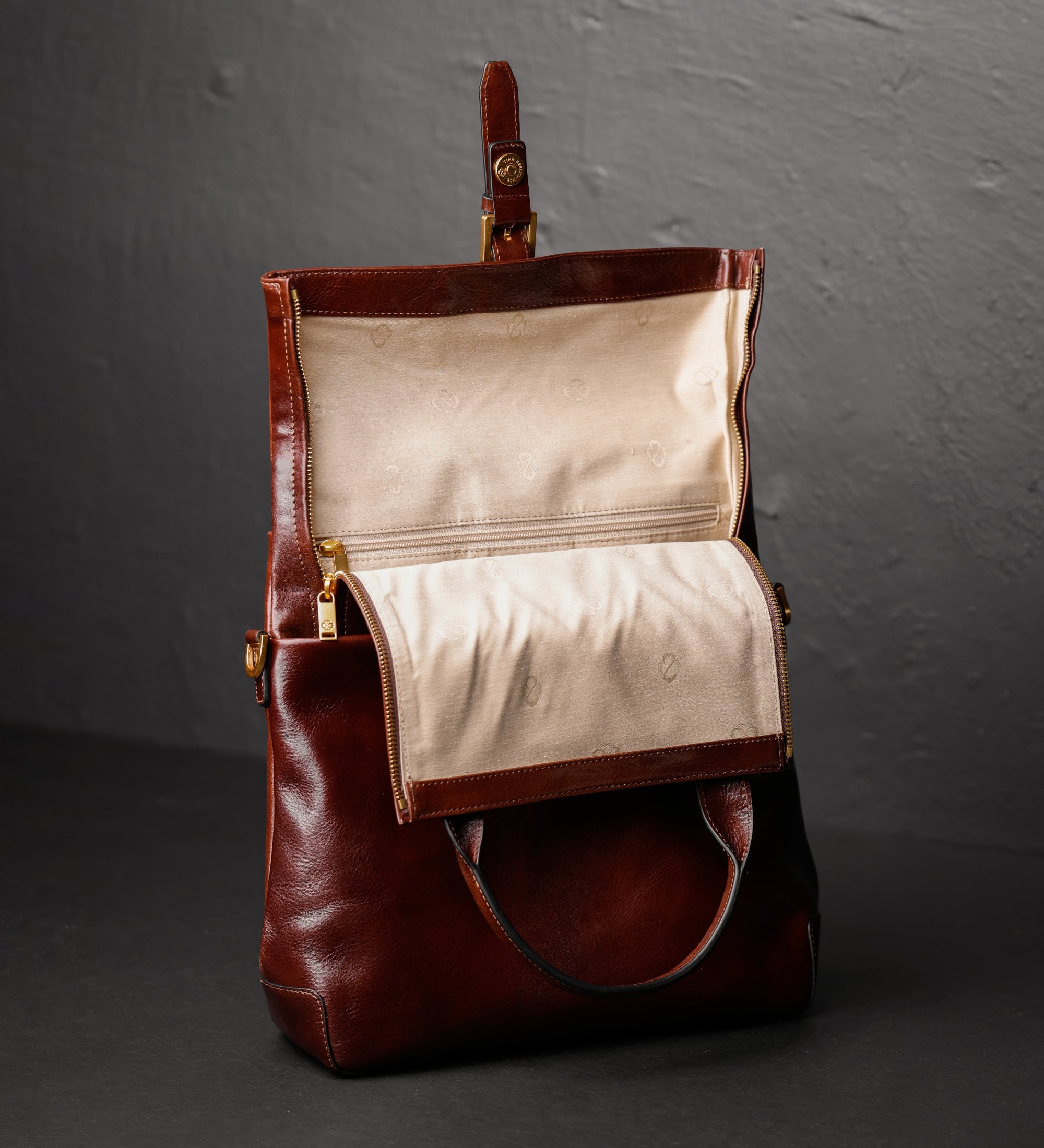 Bolso de hombro/mochila de cuero convertible para mujer: The Awakening