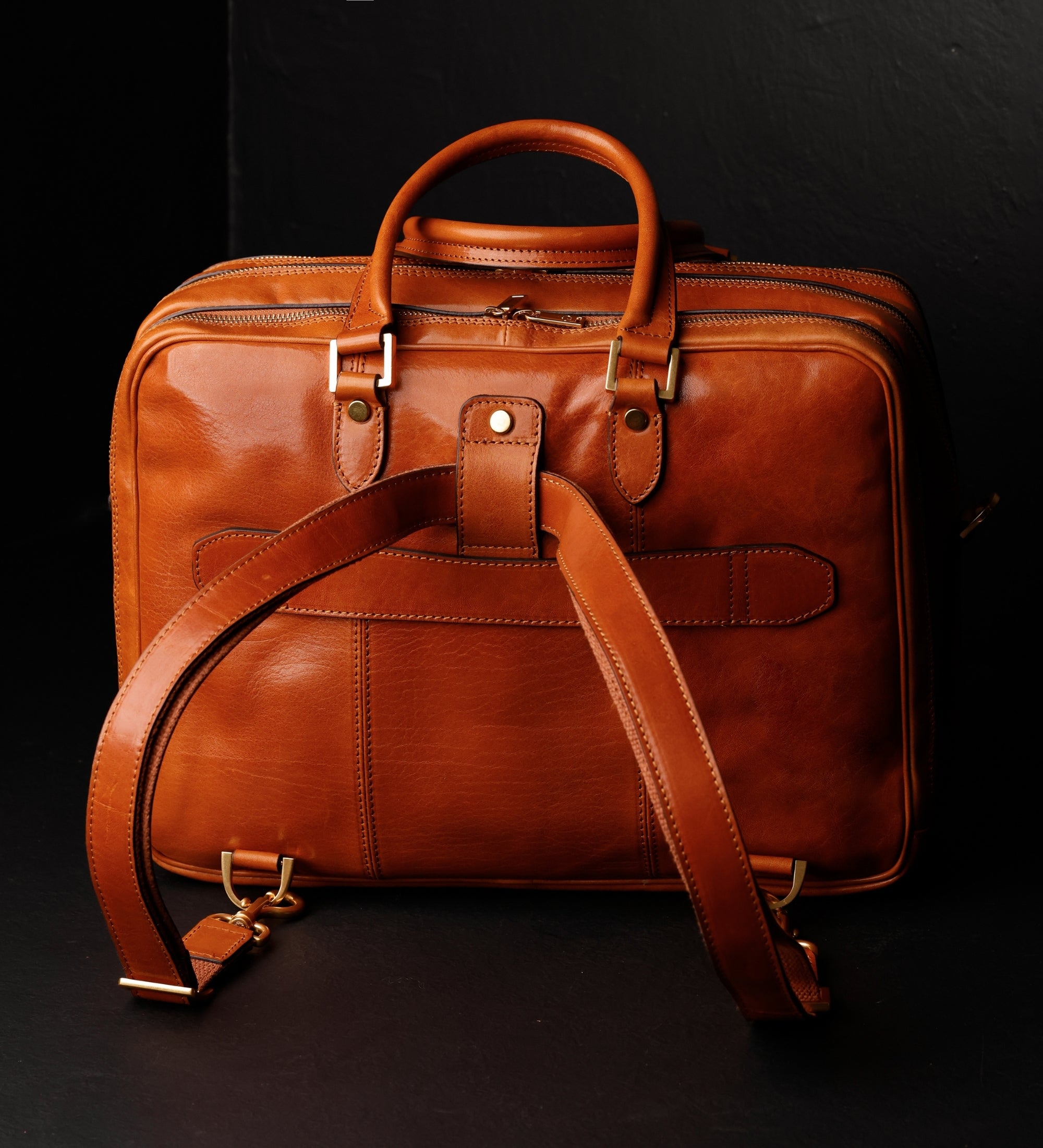 Mochila/bolso convertible de cuero para mujer: A Farewell to Arms