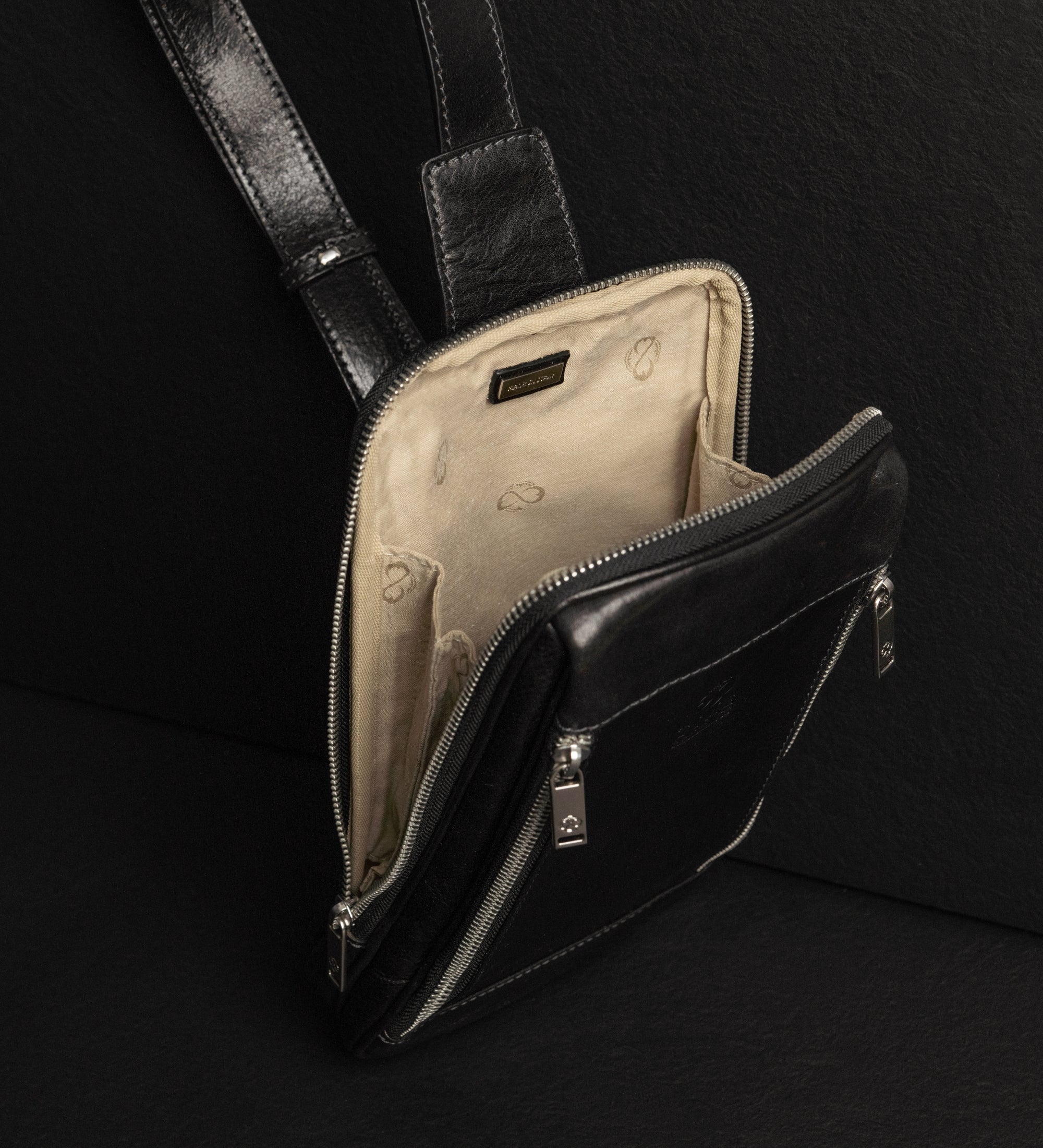 Riñonera cruzada/sling bag de cuero: Kim