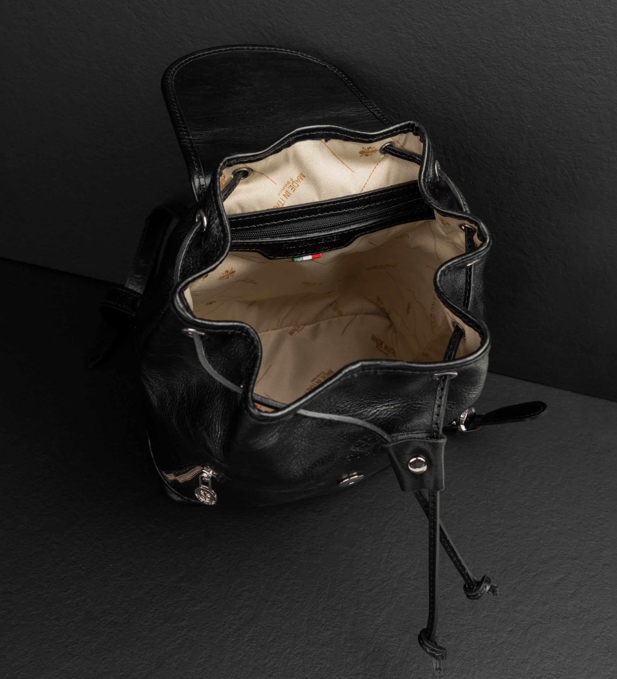 Mochila de cuero para mujer: White Noise