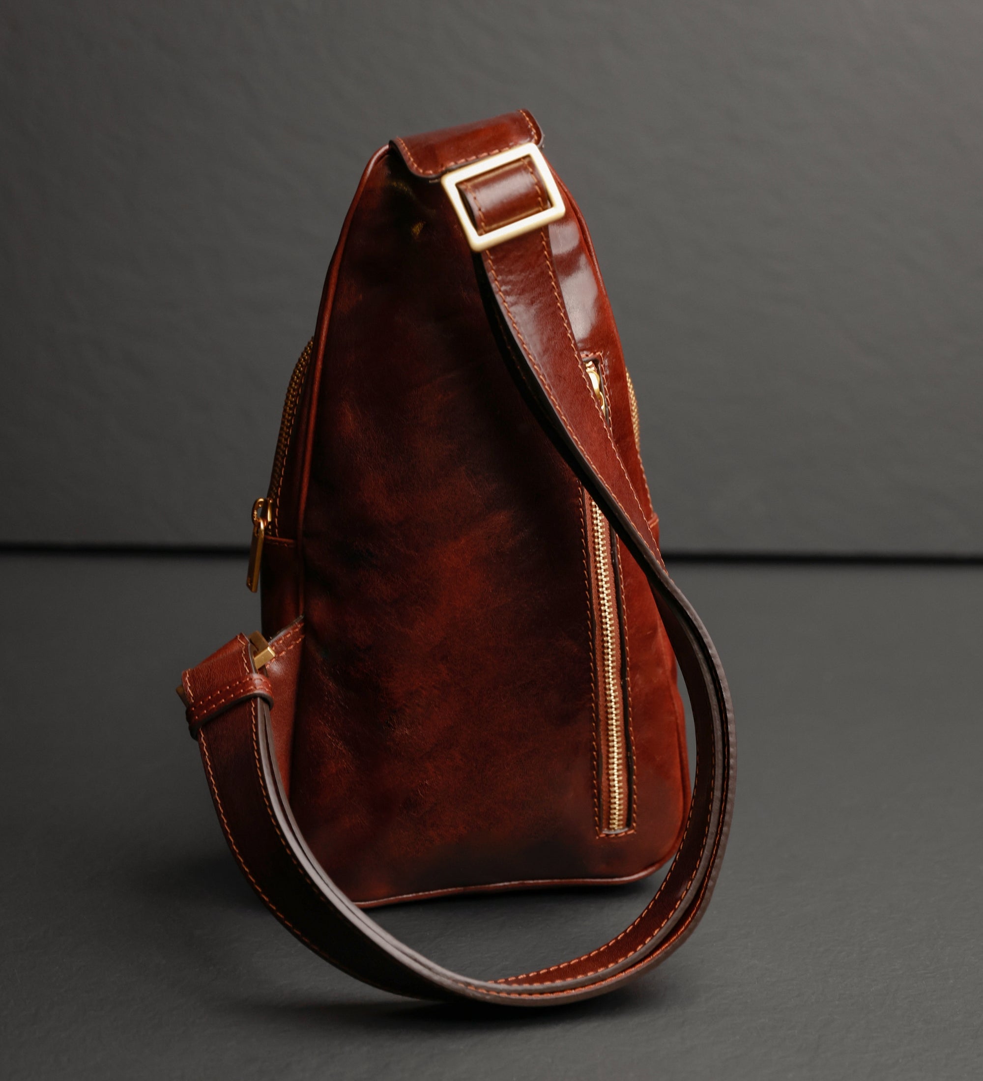 Sling bag de cuero: Catch-22