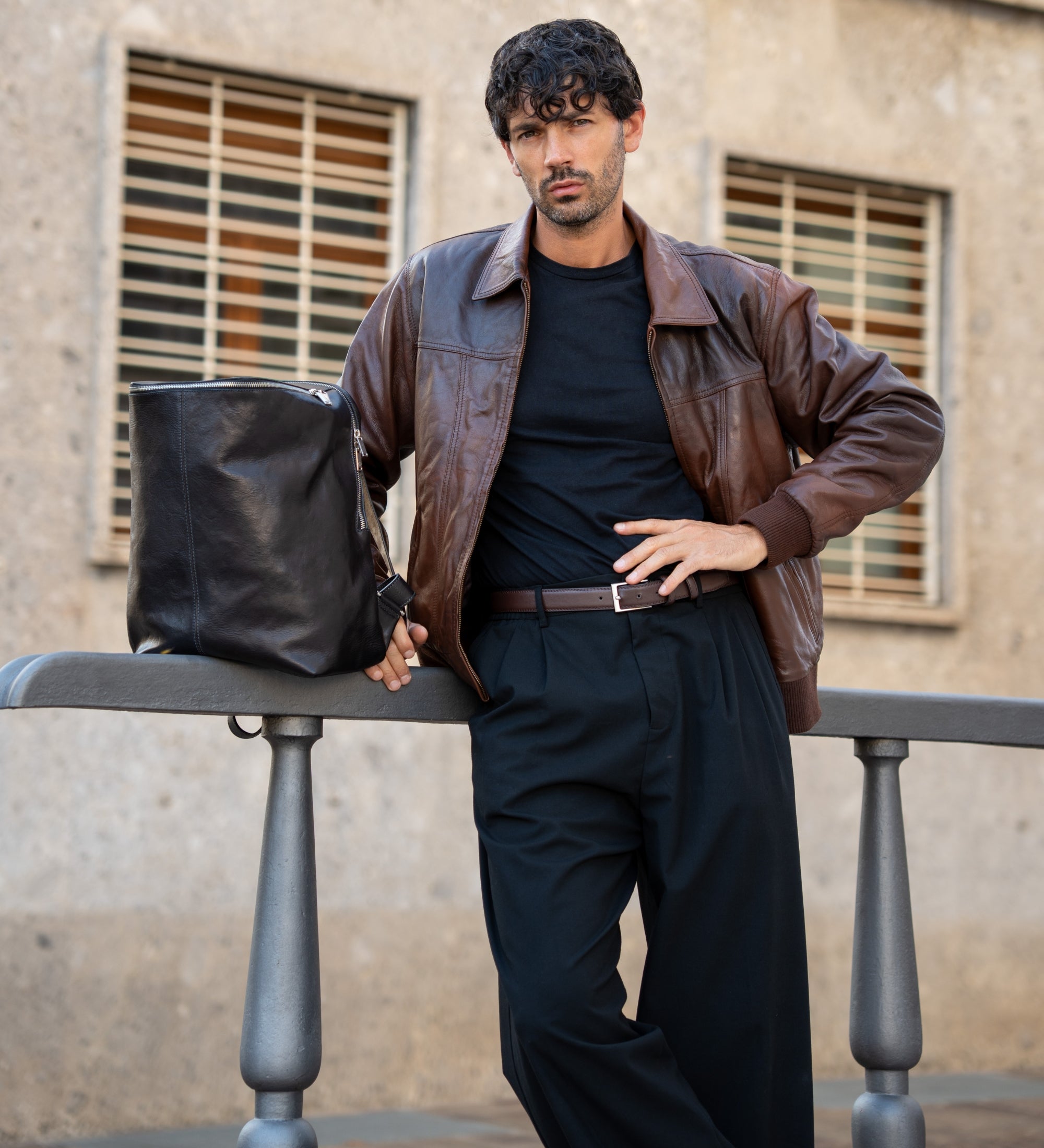Mochila de cuero: A Bend in the River