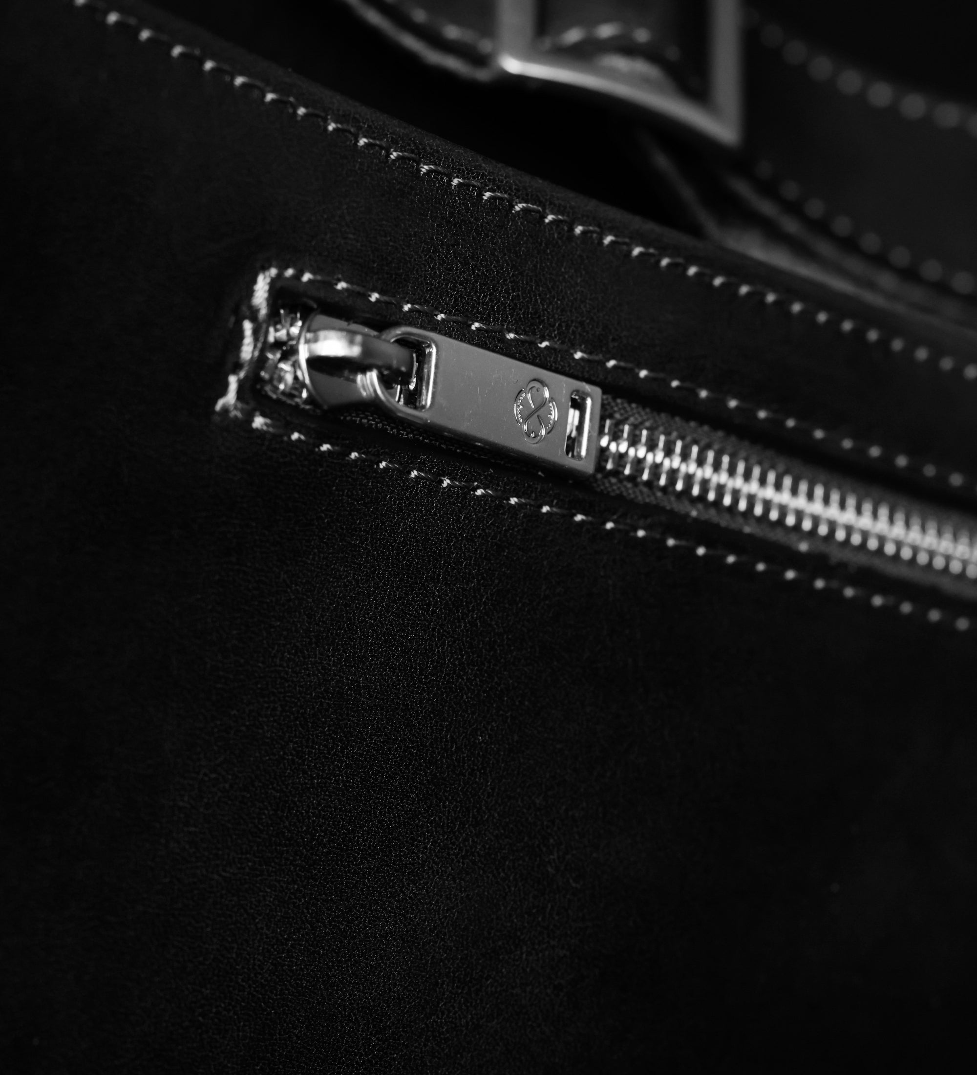 Bolso bandolera/sling bag de cuero: The Monk