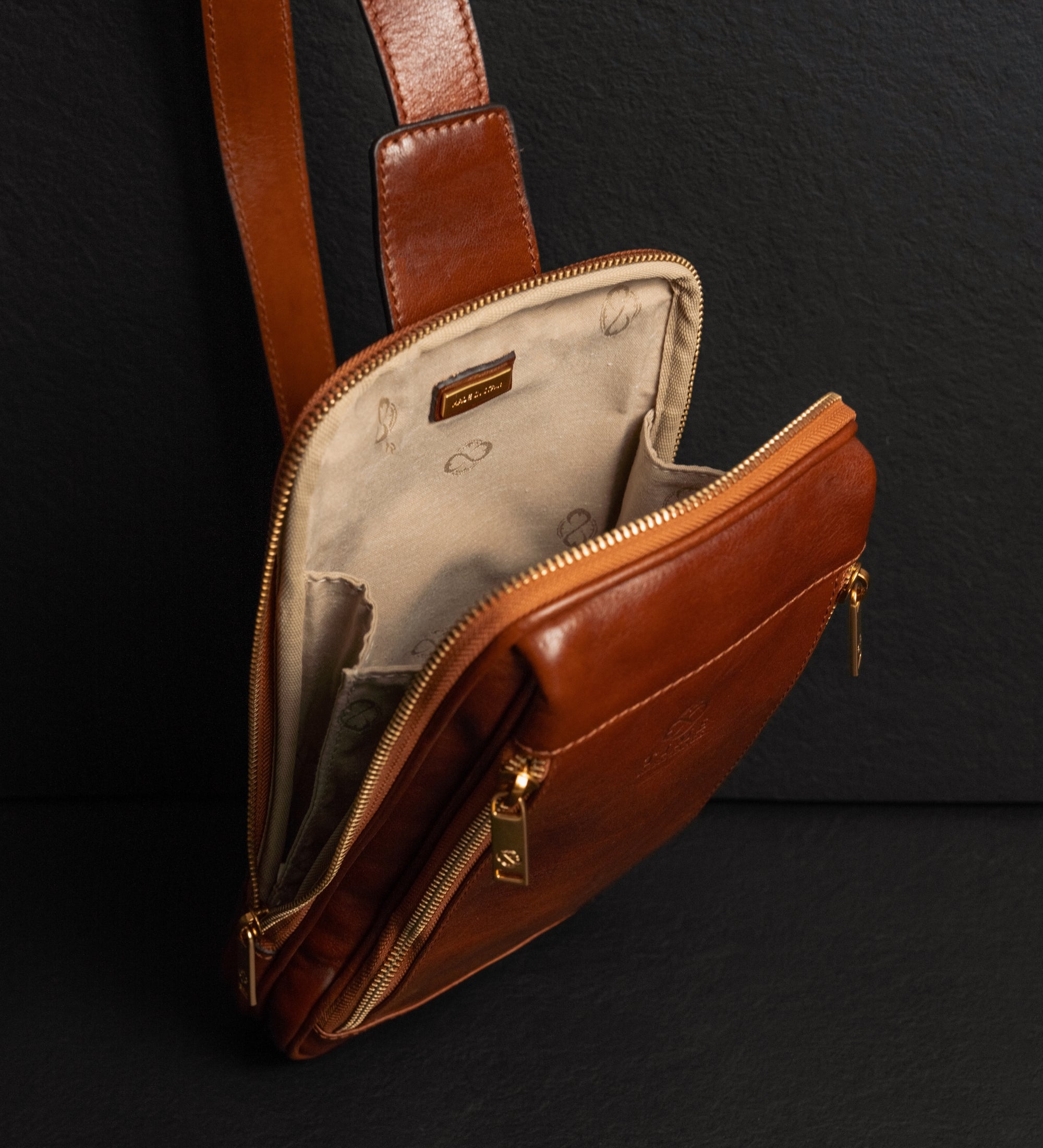 Riñonera cruzada/sling bag de cuero: Kim