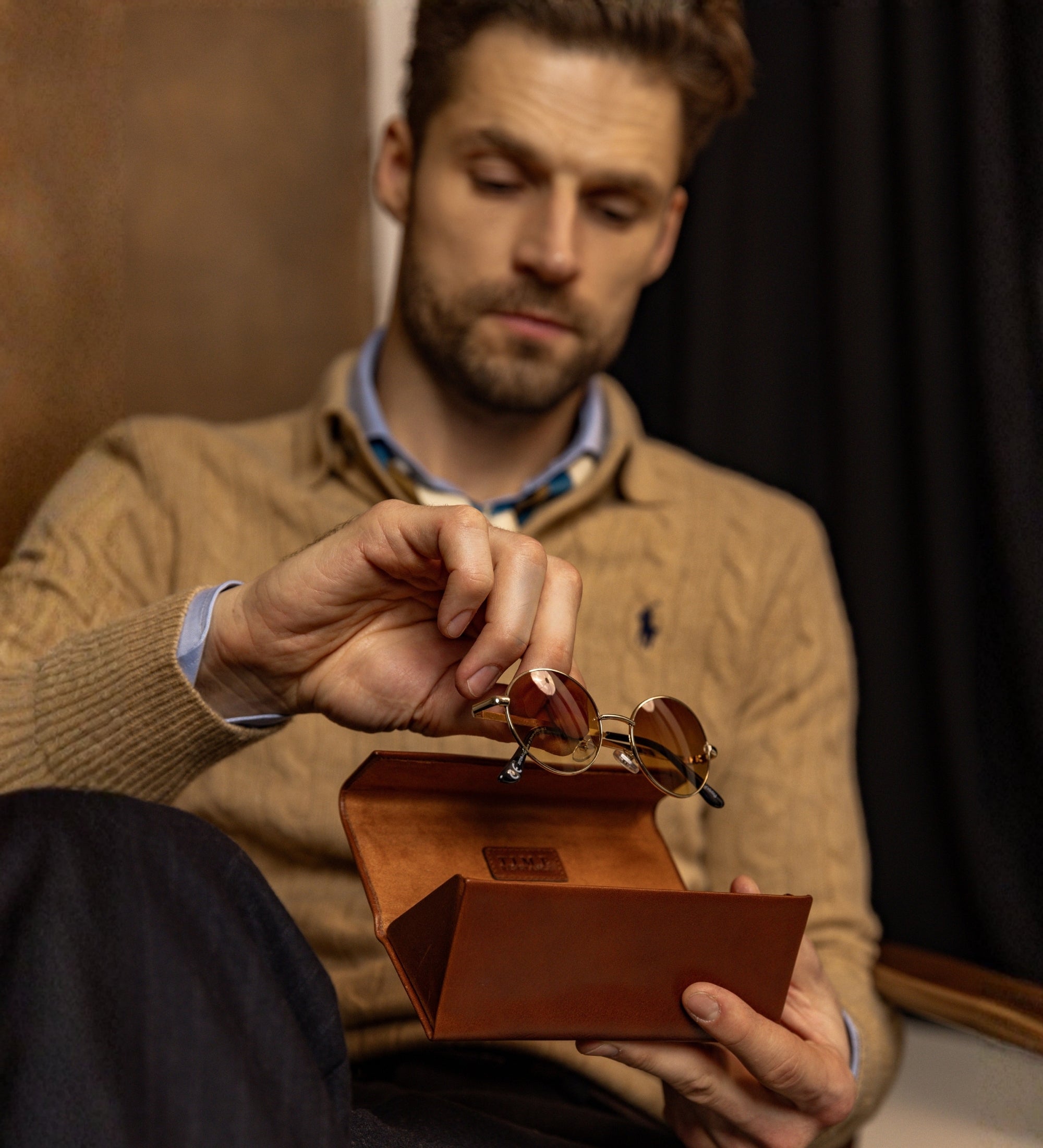 Estuche de cuero plegable para gafas: The Riddle of the Sands