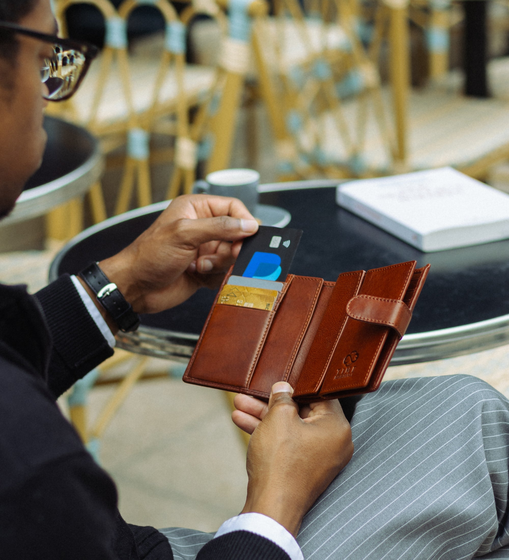 Cartera de cuero de doble compartimento y cierre a presión: Ironweed