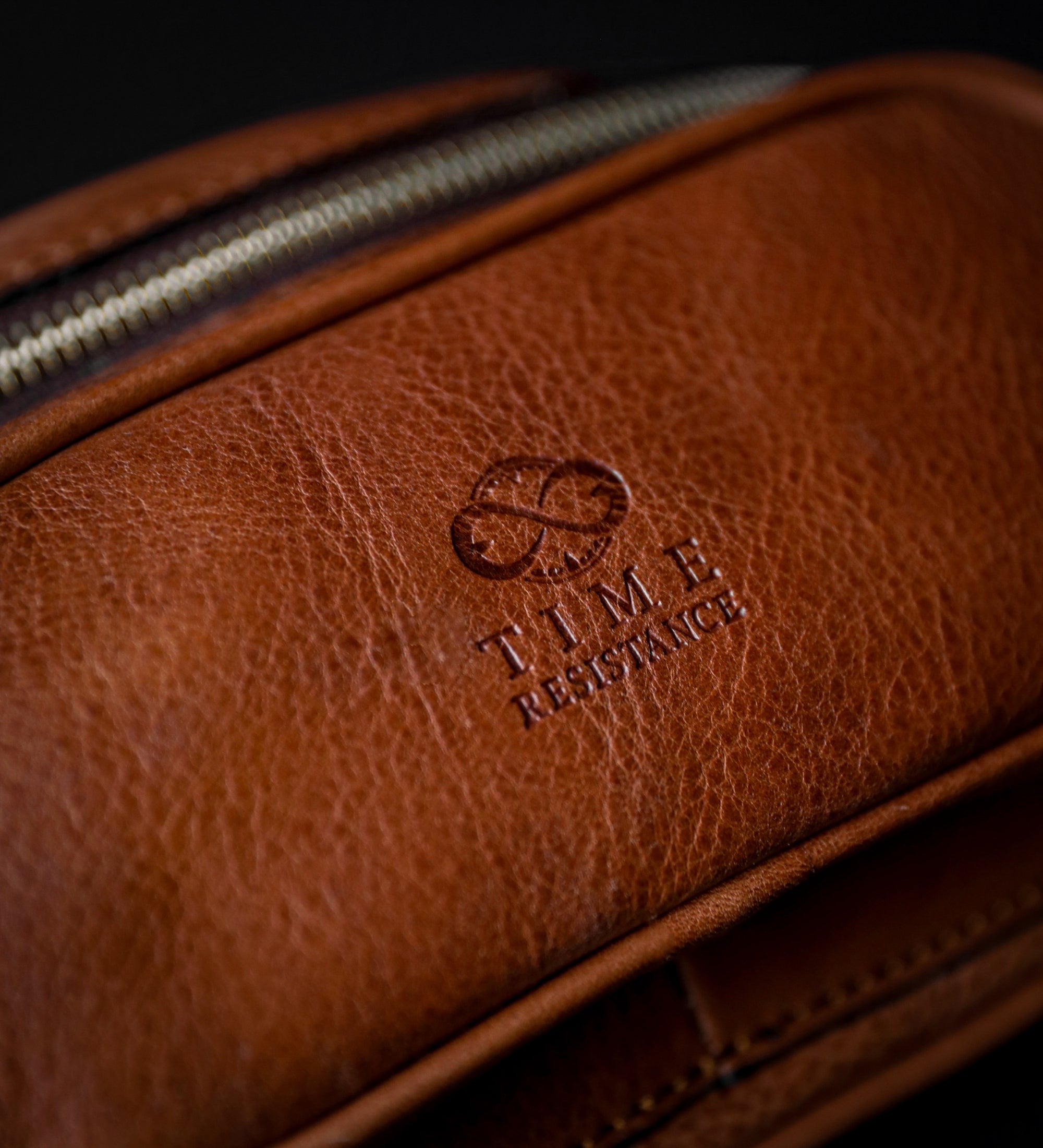 Riñonera/sling bag de cuero: Independent People