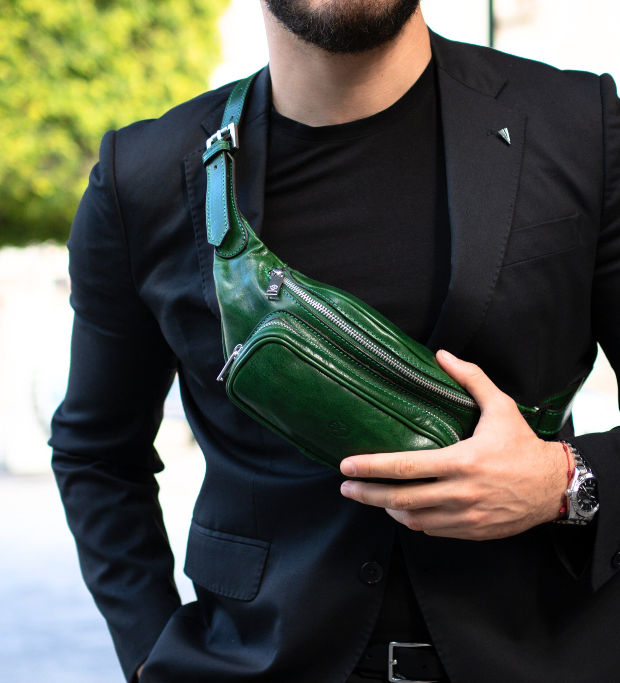 Riñonera/sling bag de cuero: Independent People