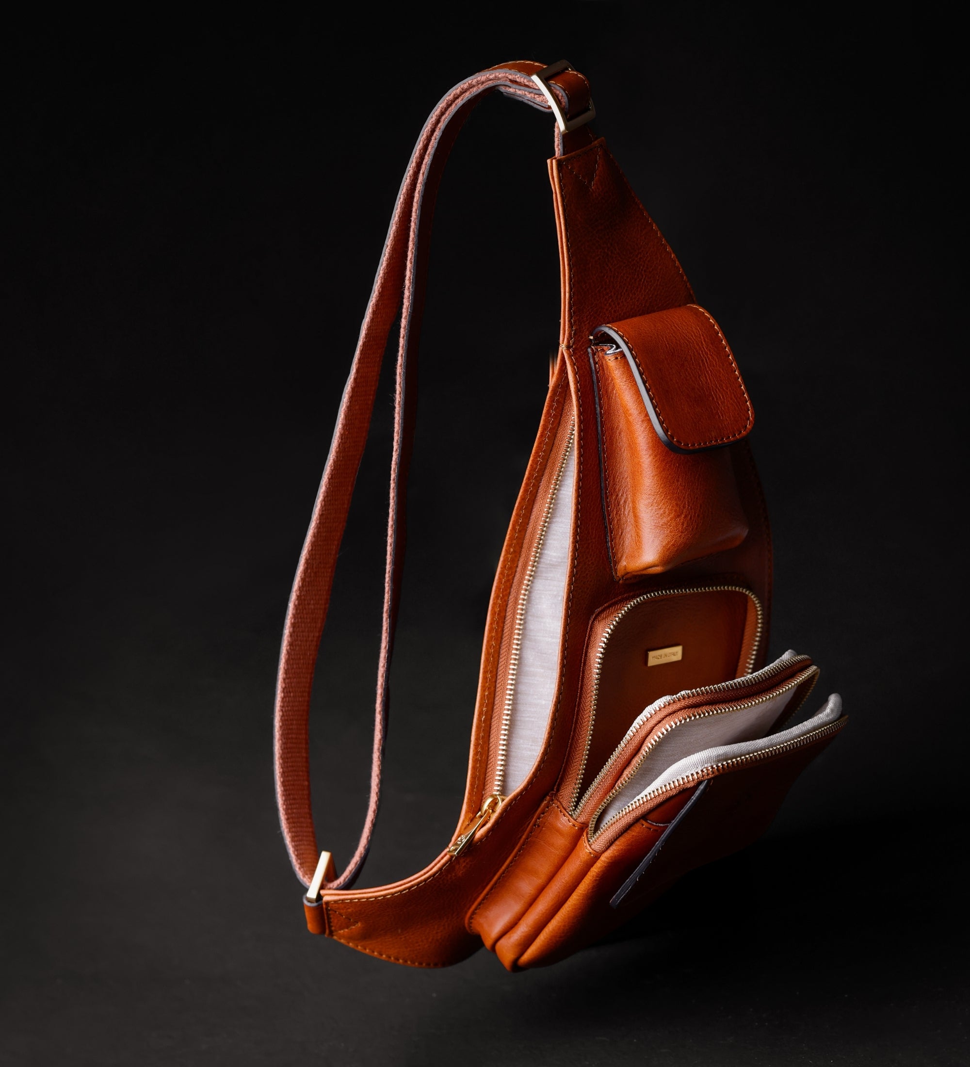 Bolso bandolera/sling bag de cuero: The Monk