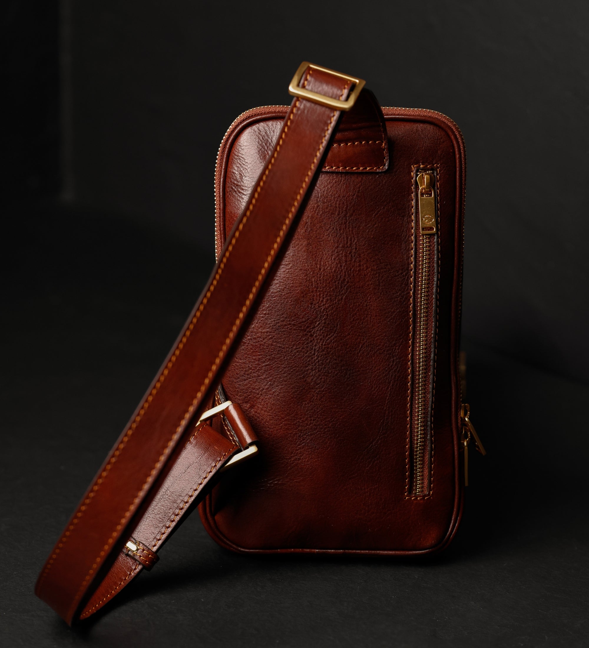 Riñonera cruzada/sling bag de cuero: Kim