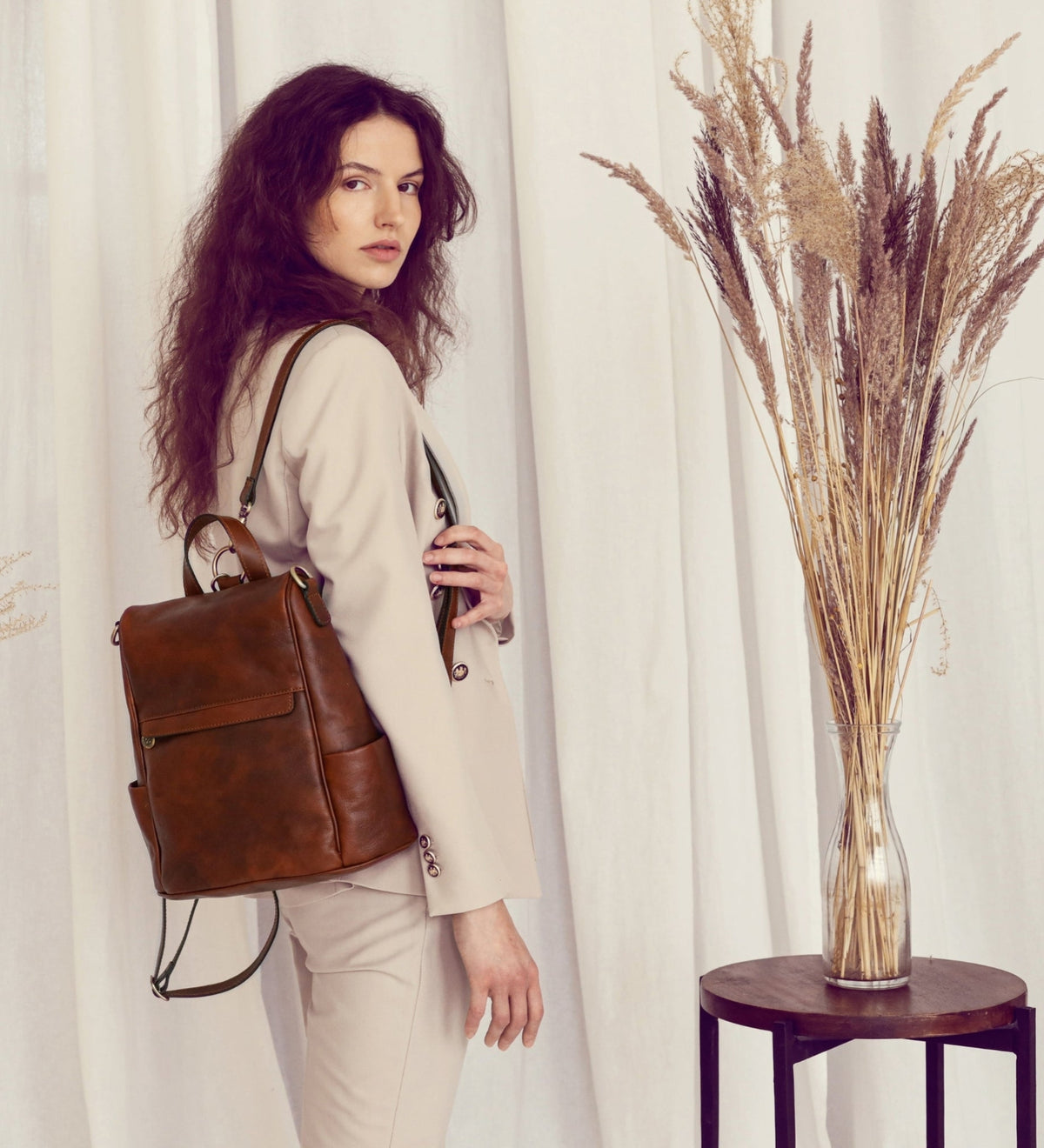 Bolso de hombro/mochila convertible de cuero marrón coñac para mujer: The Waves
