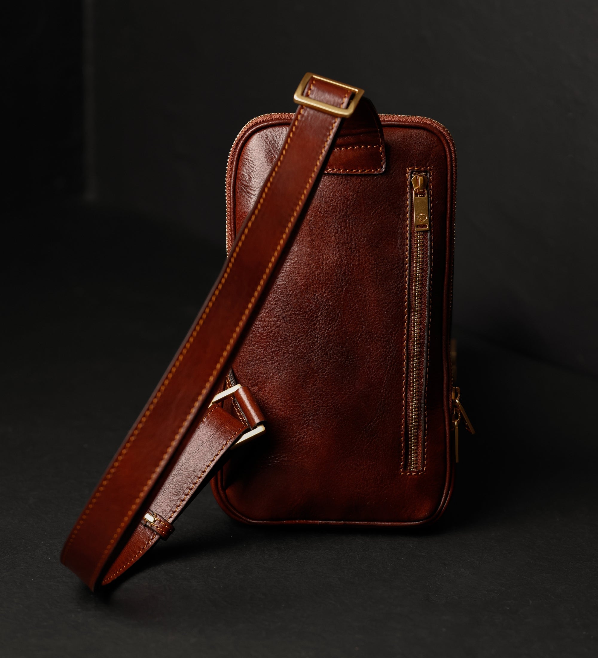 Riñonera cruzada/sling bag de cuero: Kim