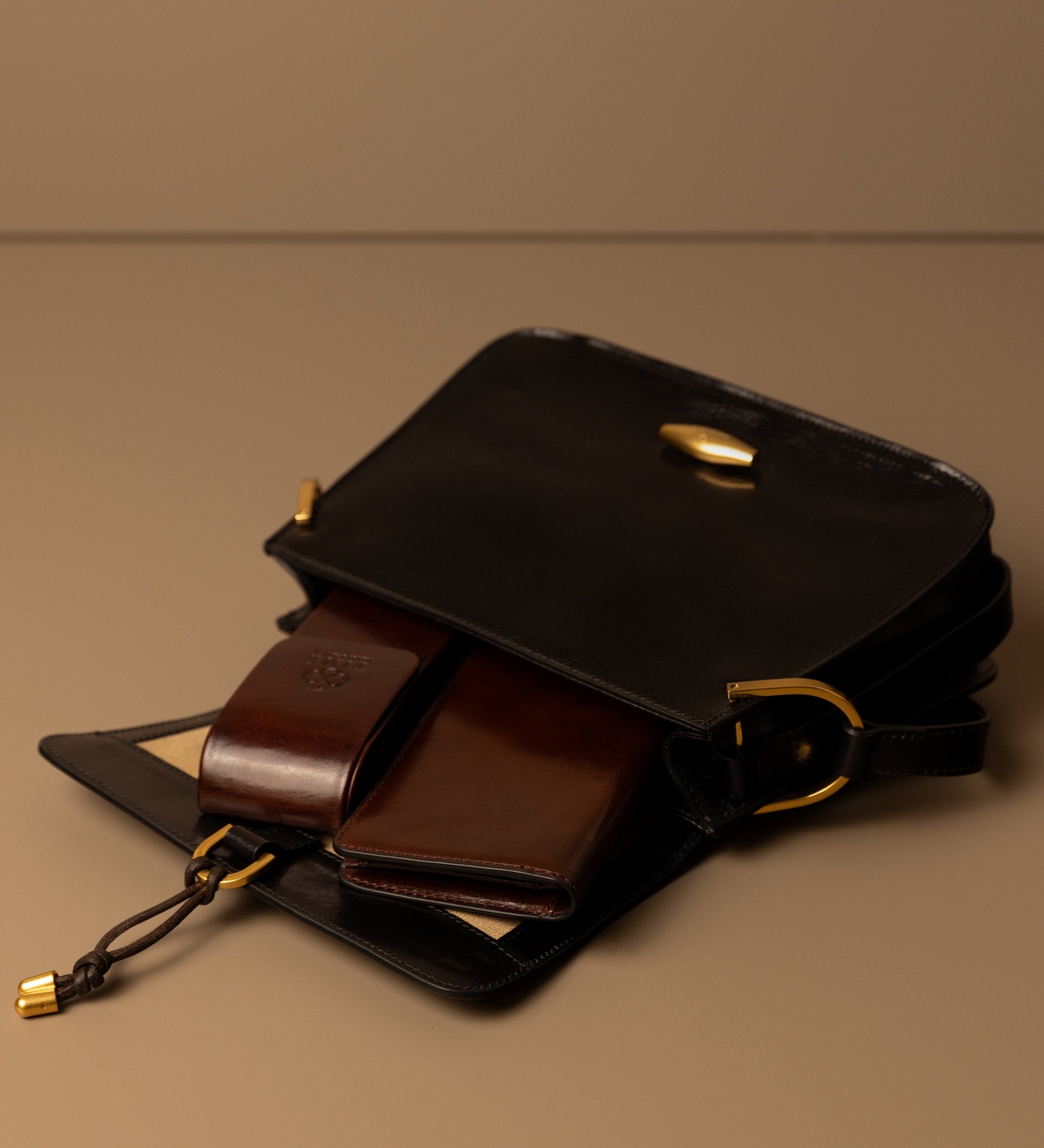 Bolso de cuero con solapa para mujer: Possession