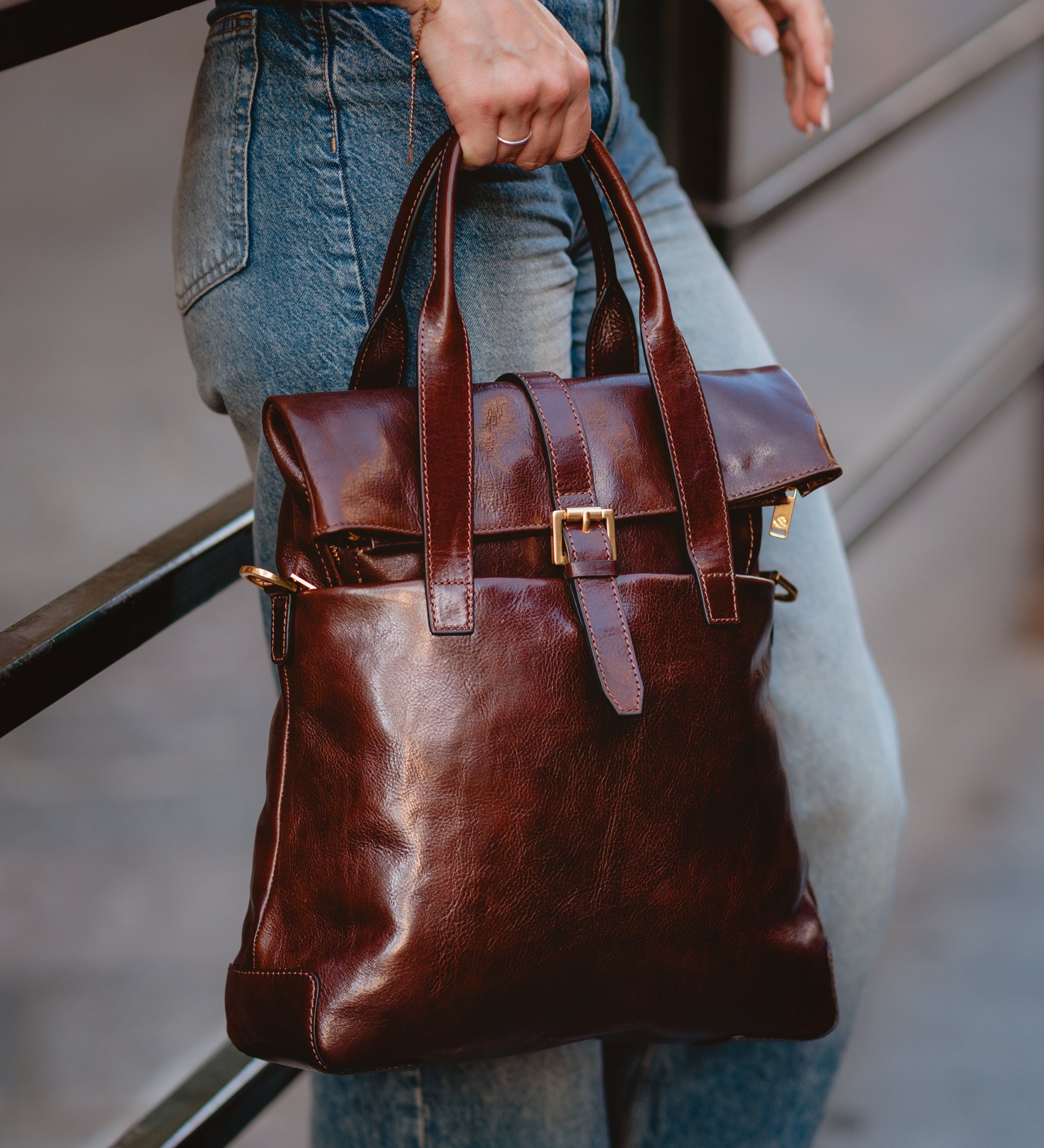 Bolso de hombro/mochila de cuero convertible para mujer: The Awakening