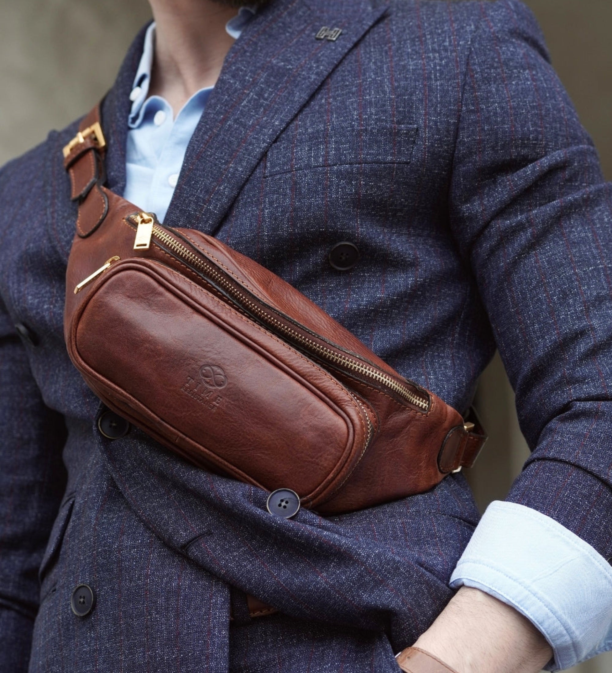 Riñonera/sling bag de cuero: Independent People