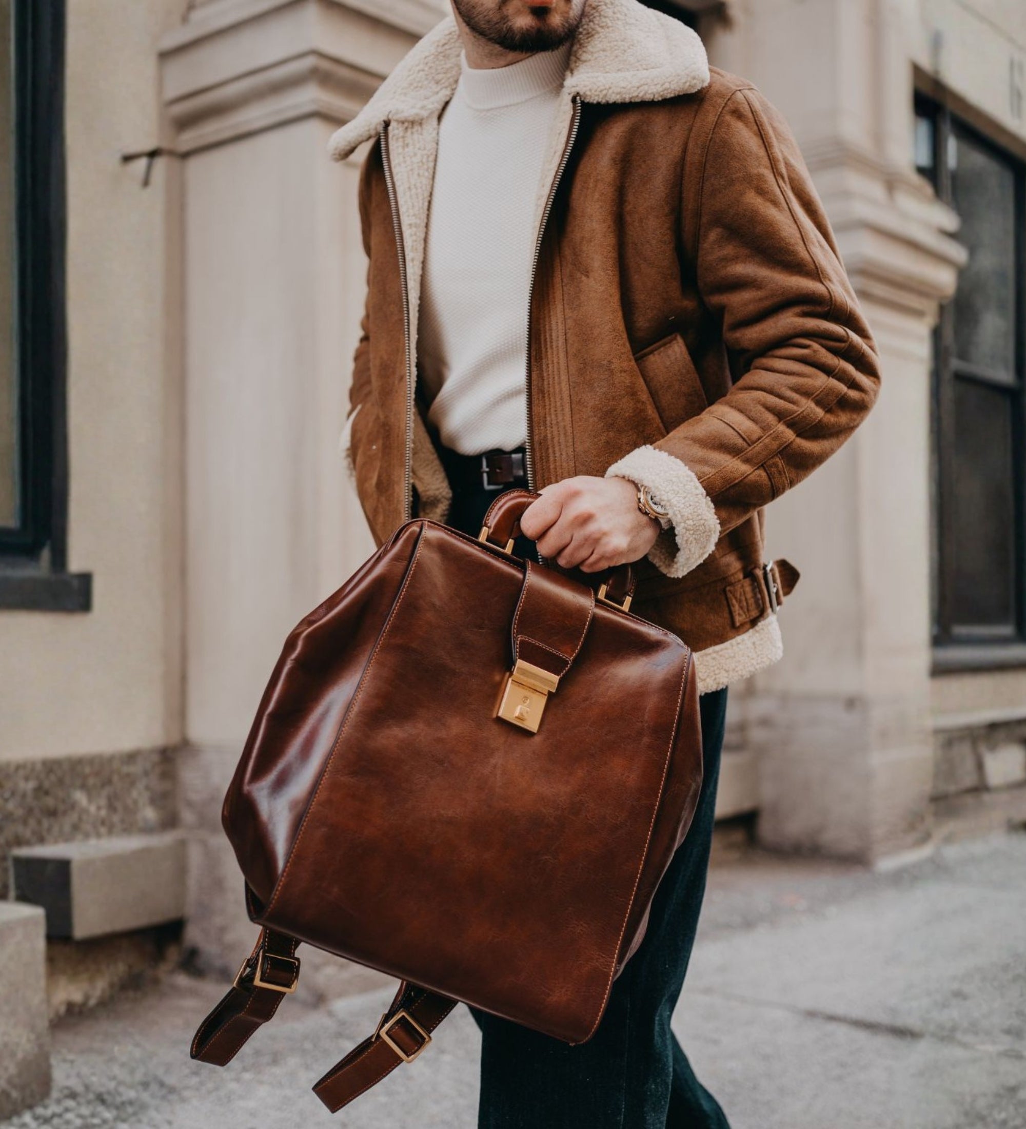 Mochila de cuero: A Brief Story of Time