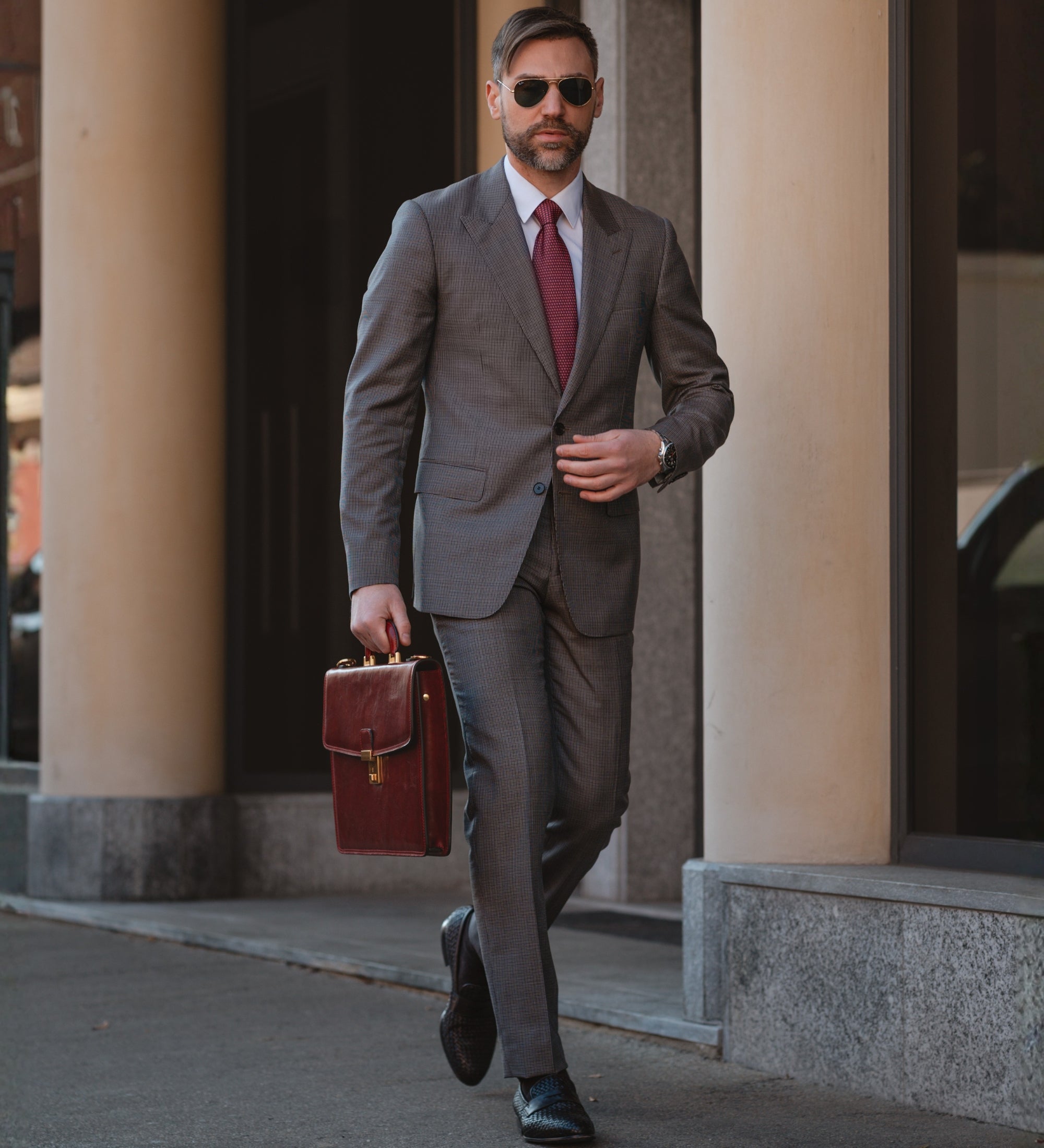 Maletín de cuero: The Sound of the Mountain