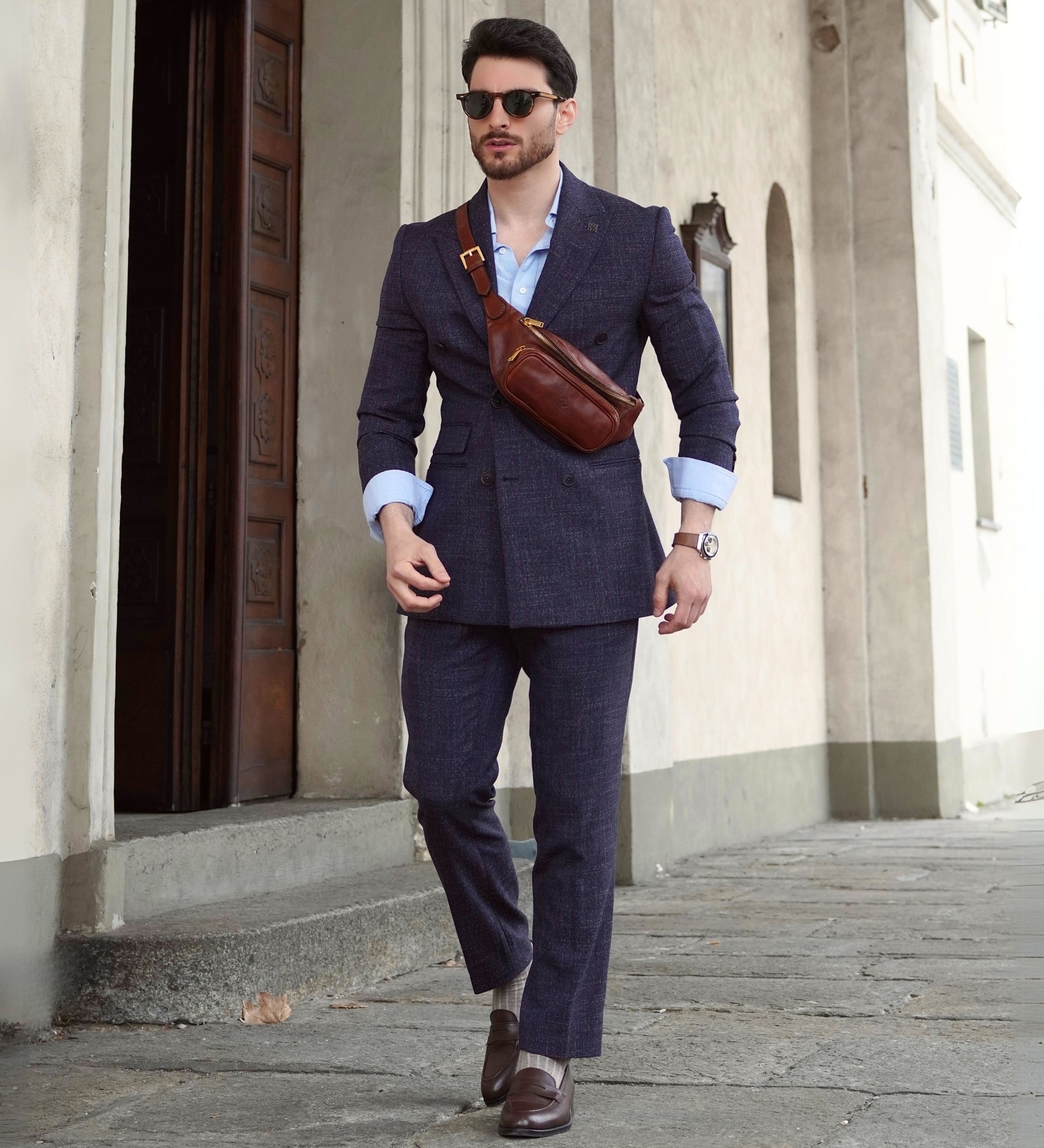 Riñonera/sling bag de cuero: Independent People