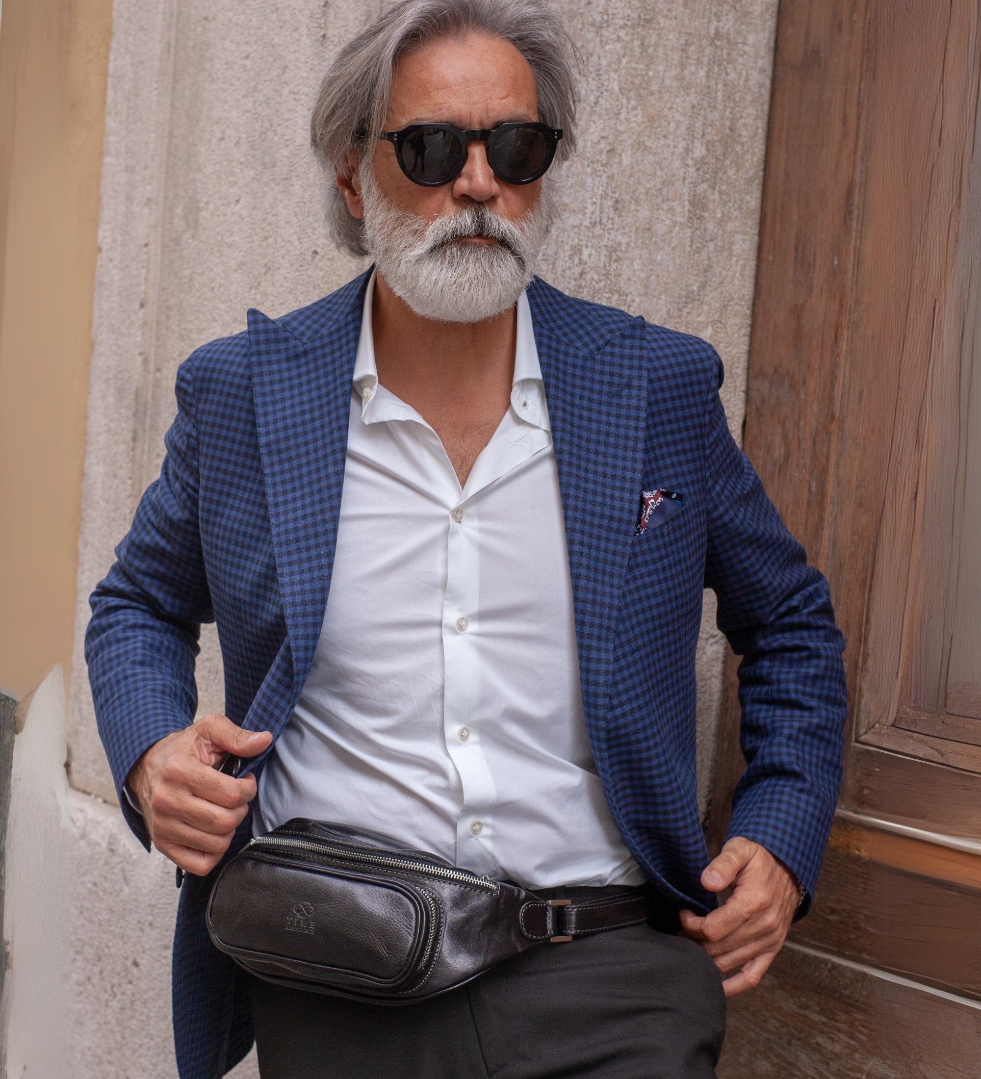 Riñonera/sling bag de cuero: Independent People