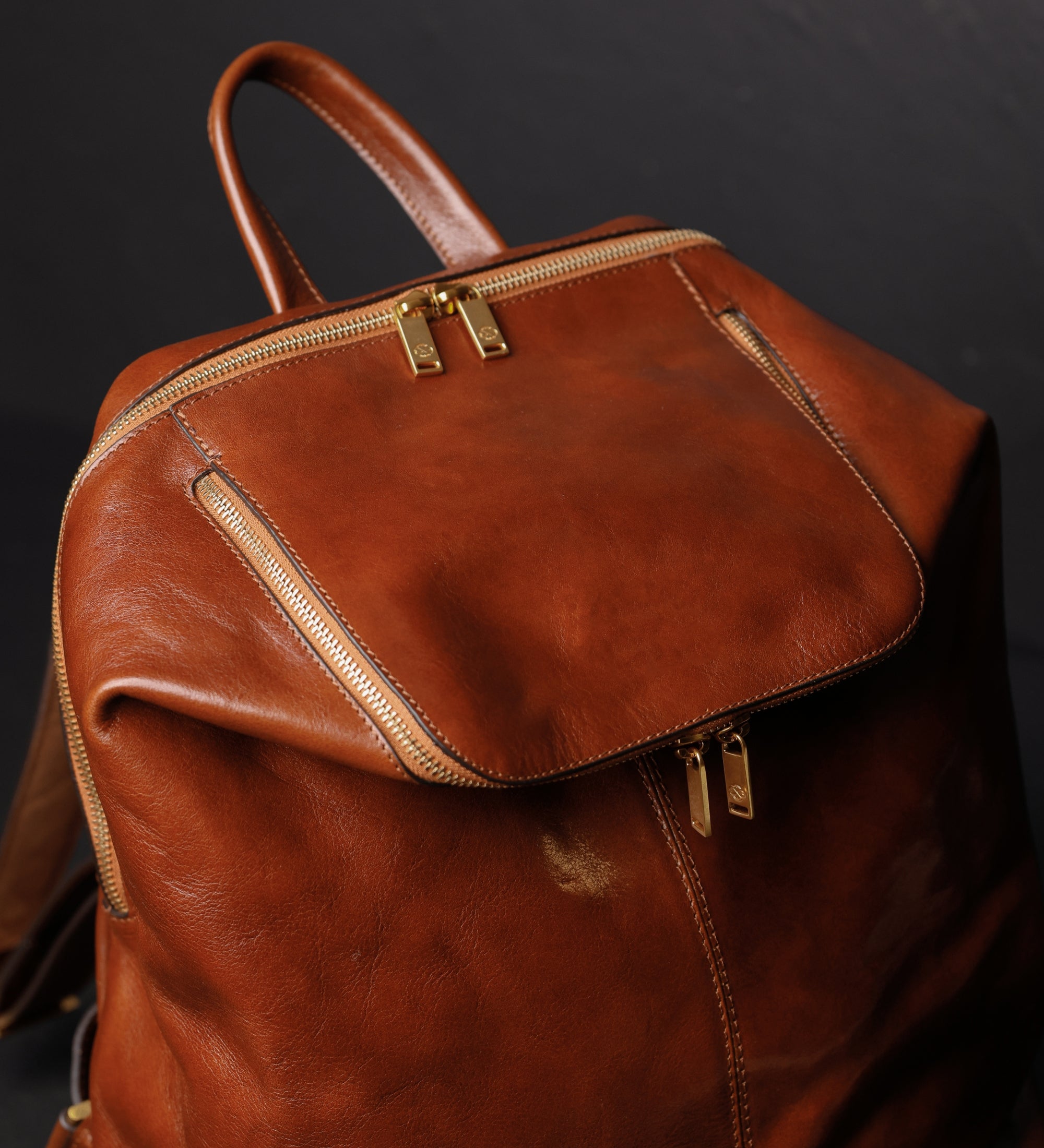 Mochila de cuero: A Bend in the River