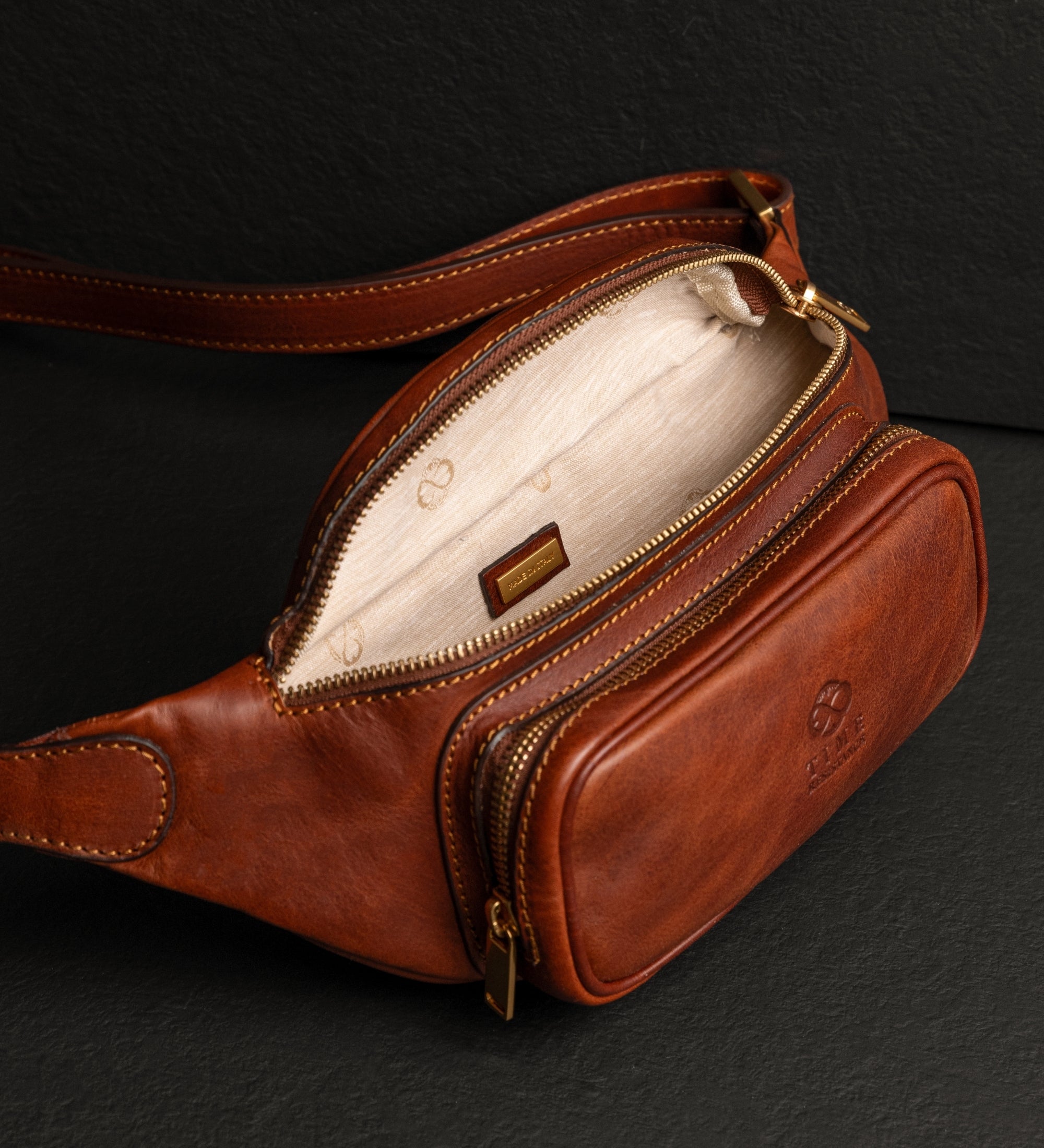 Riñonera/sling bag de cuero: Independent People