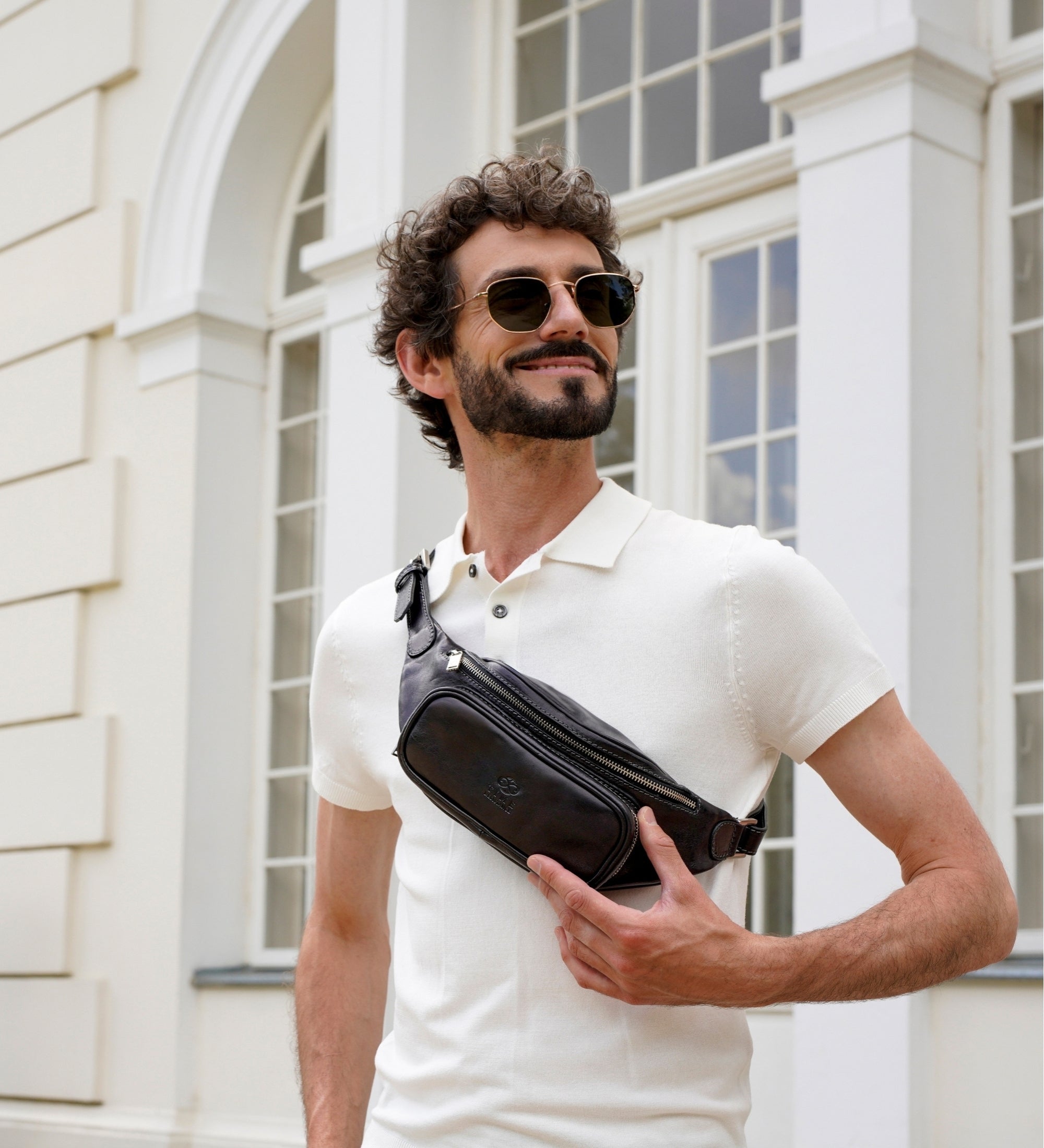 Riñonera/sling bag de cuero: Independent People