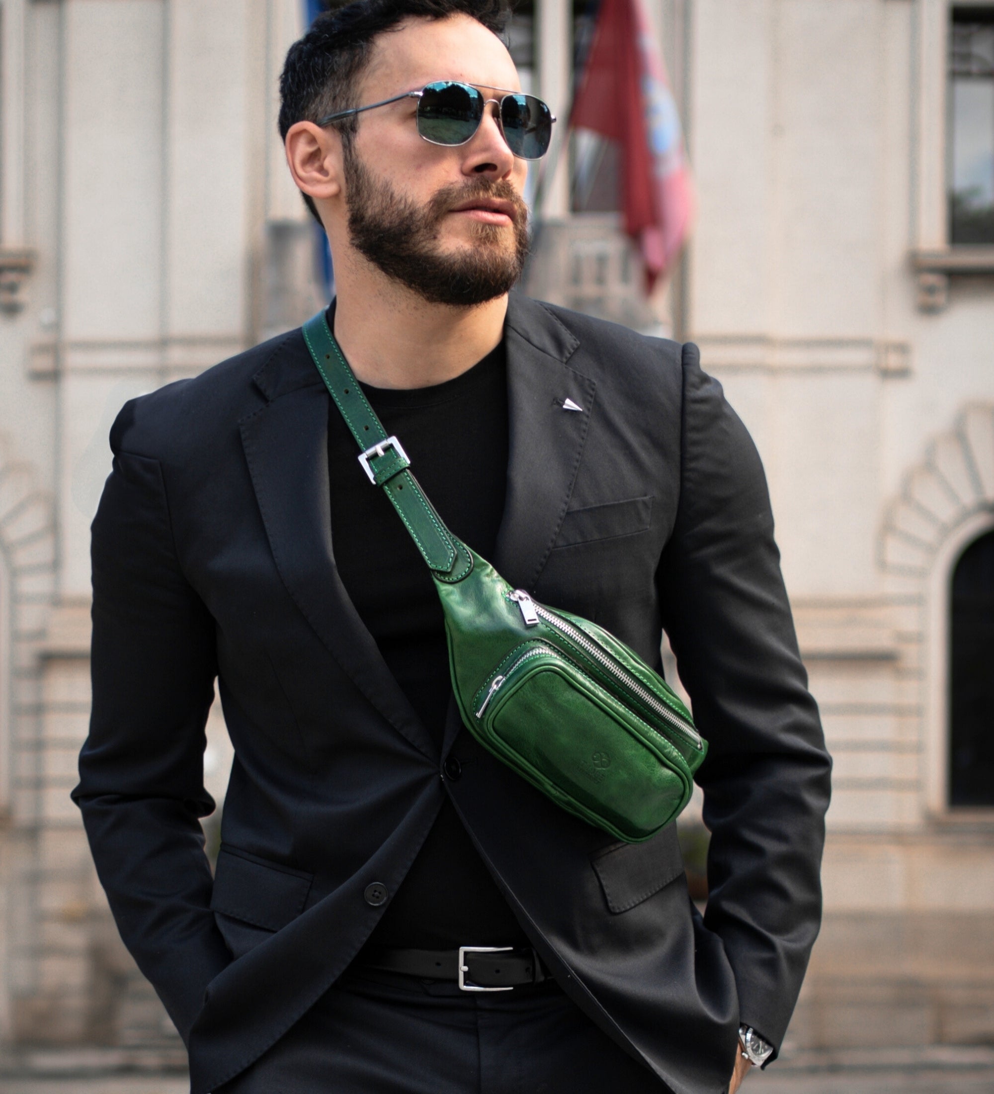 Riñonera/sling bag de cuero: Independent People