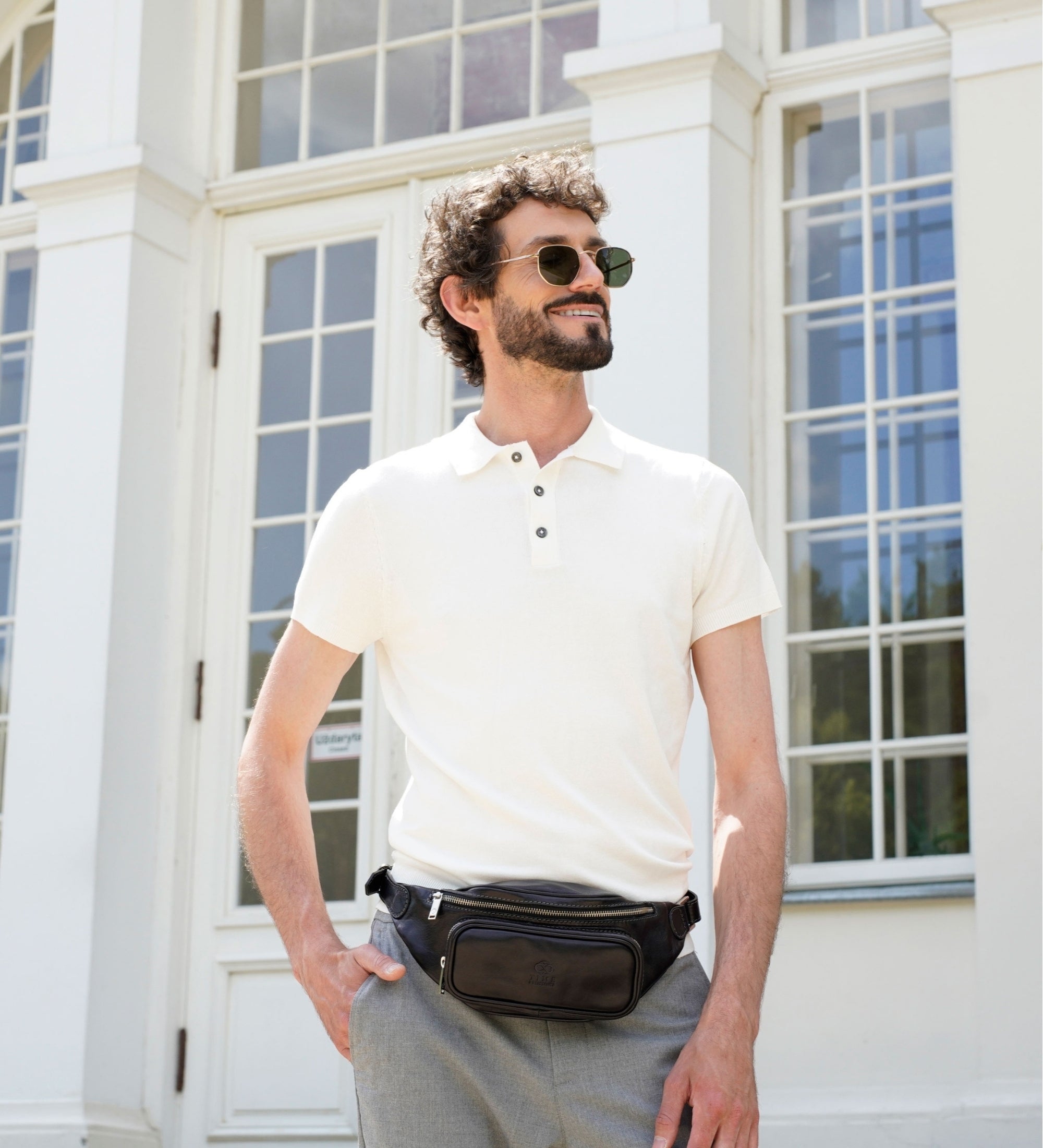 Riñonera/sling bag de cuero: Independent People