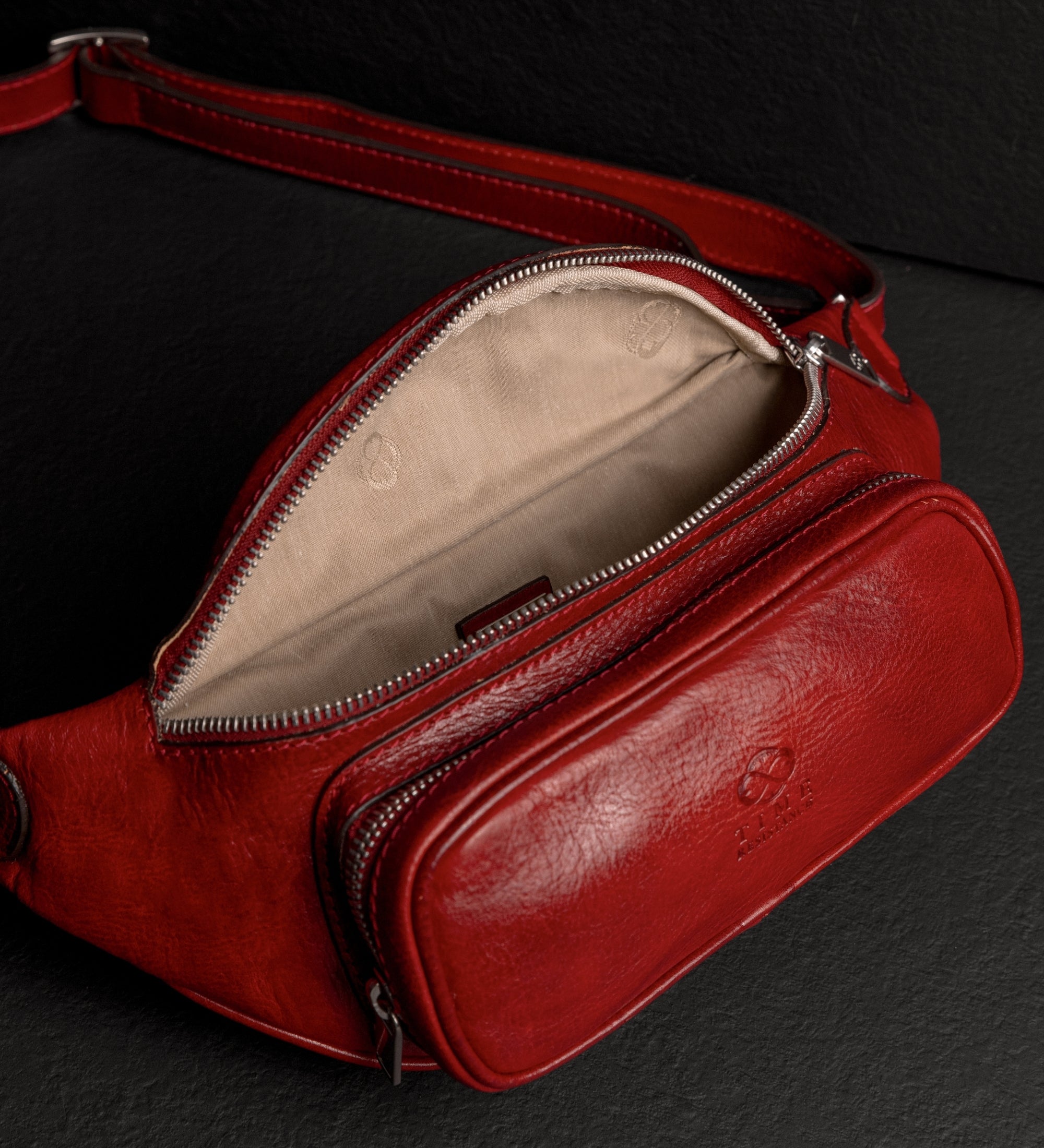 Riñonera/sling bag de cuero: Independent People