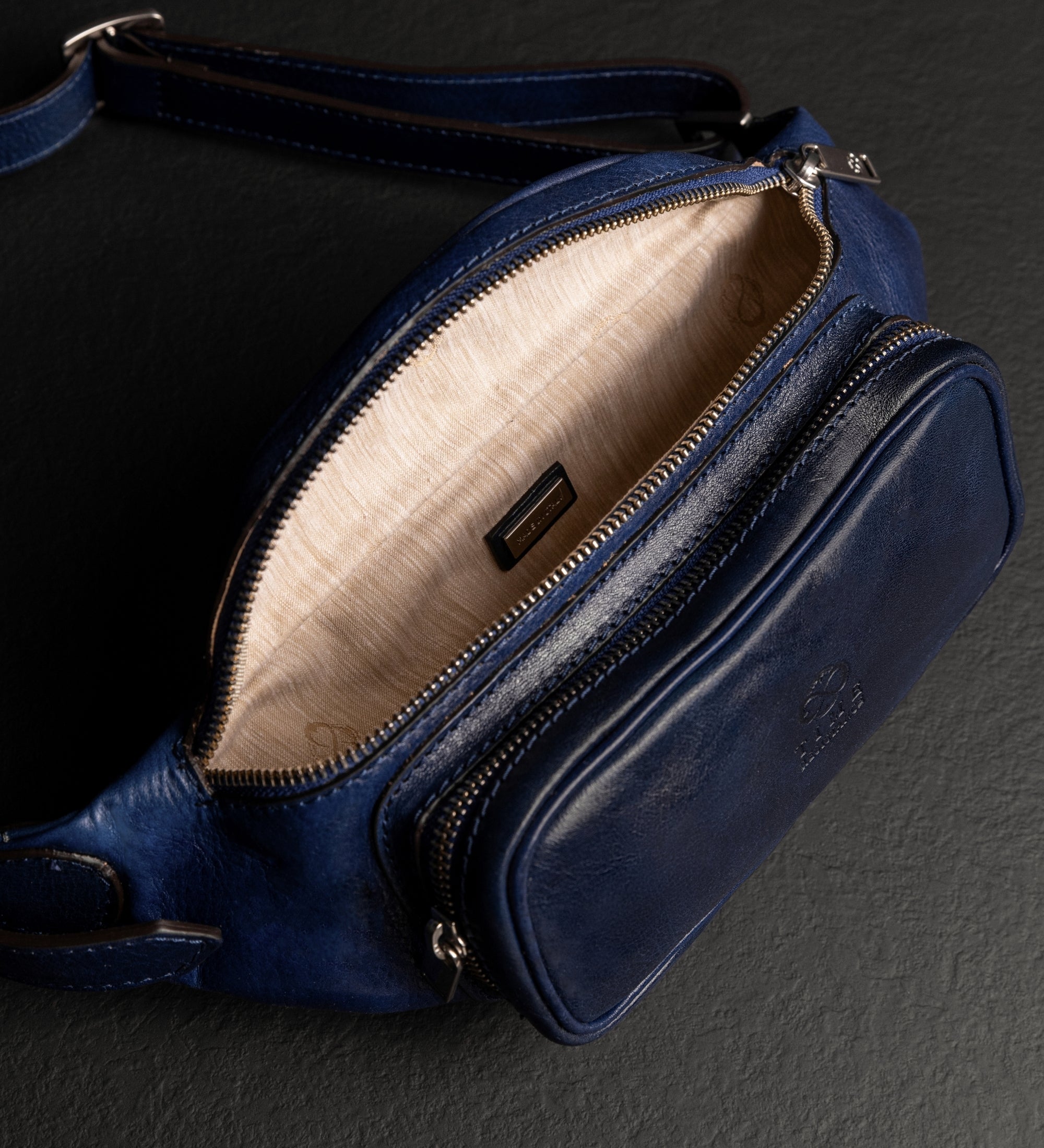 Riñonera/sling bag de cuero para mujer: Independent People