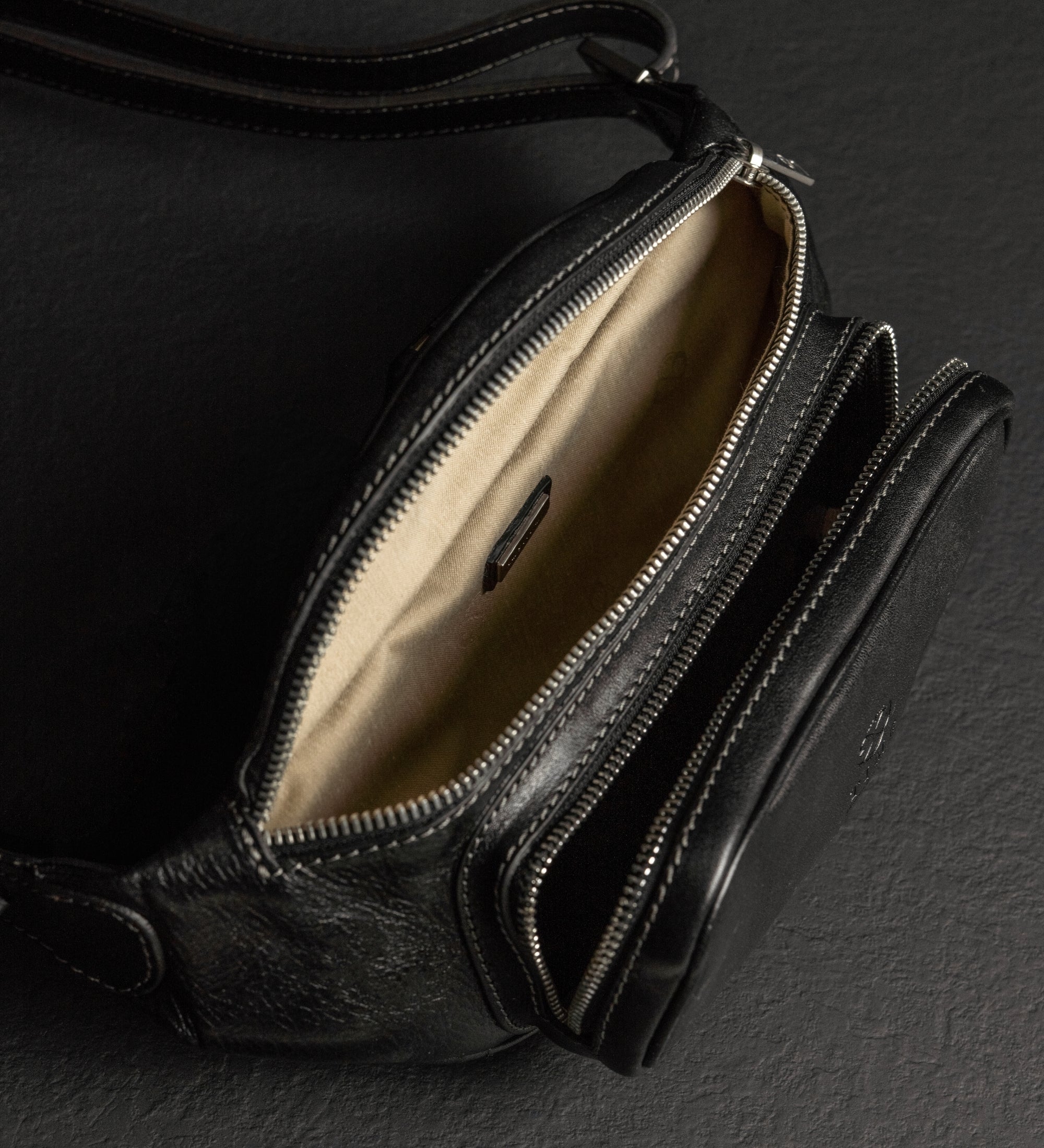 Riñonera/sling bag de cuero para mujer: Independent People